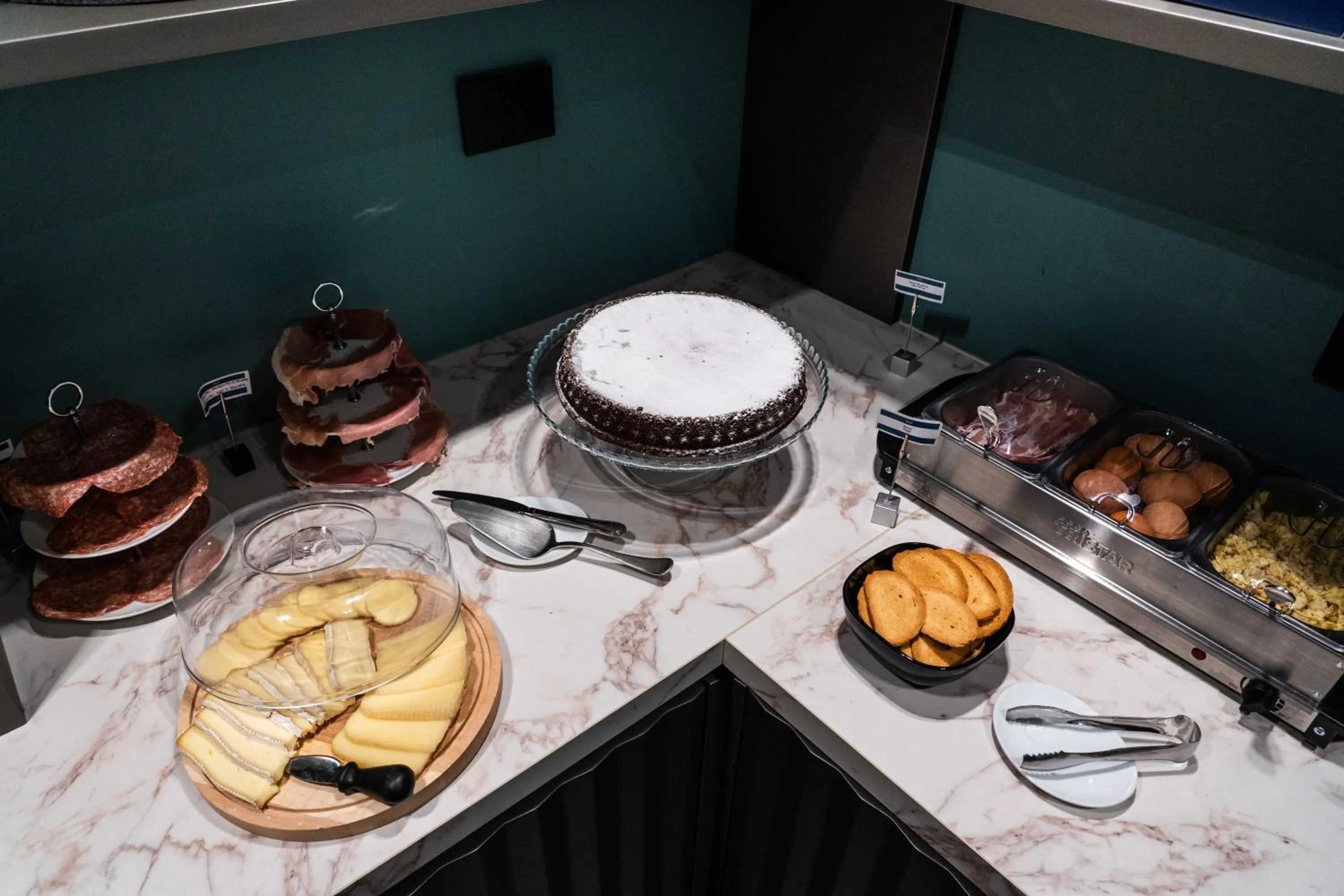 Food and drinks in Relais sul Mare Boutique Hotel