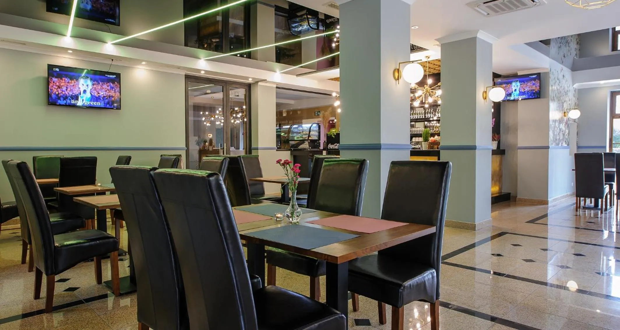 Restaurant/places to eat in Akacja Medical Resort