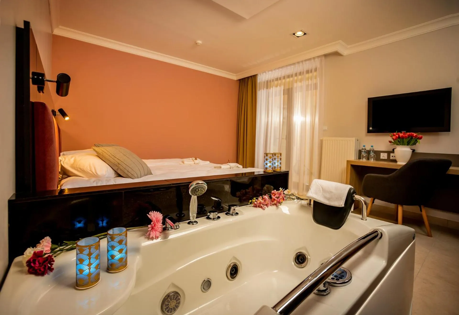 Hot Tub, Bed in Akacja Medical Resort