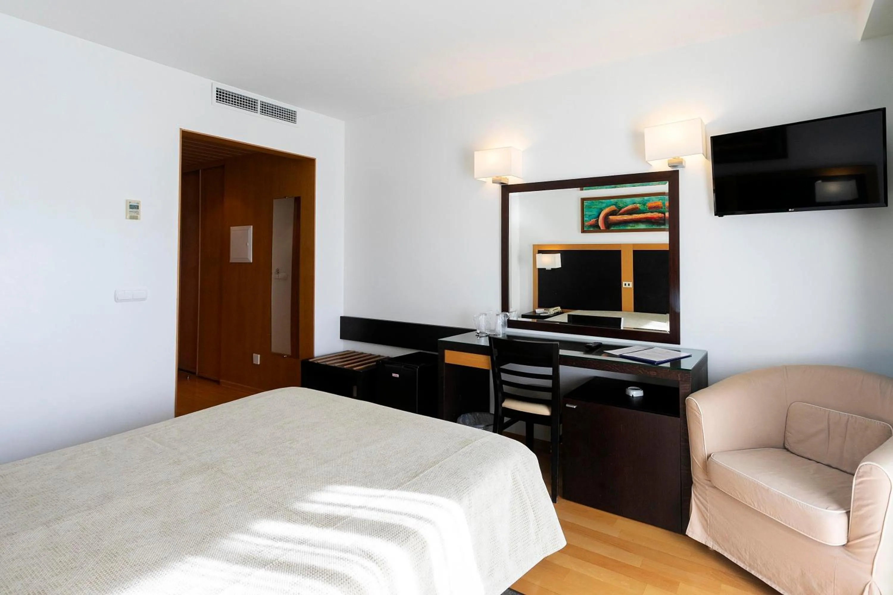TV and multimedia, Bed in Antillia Hotel