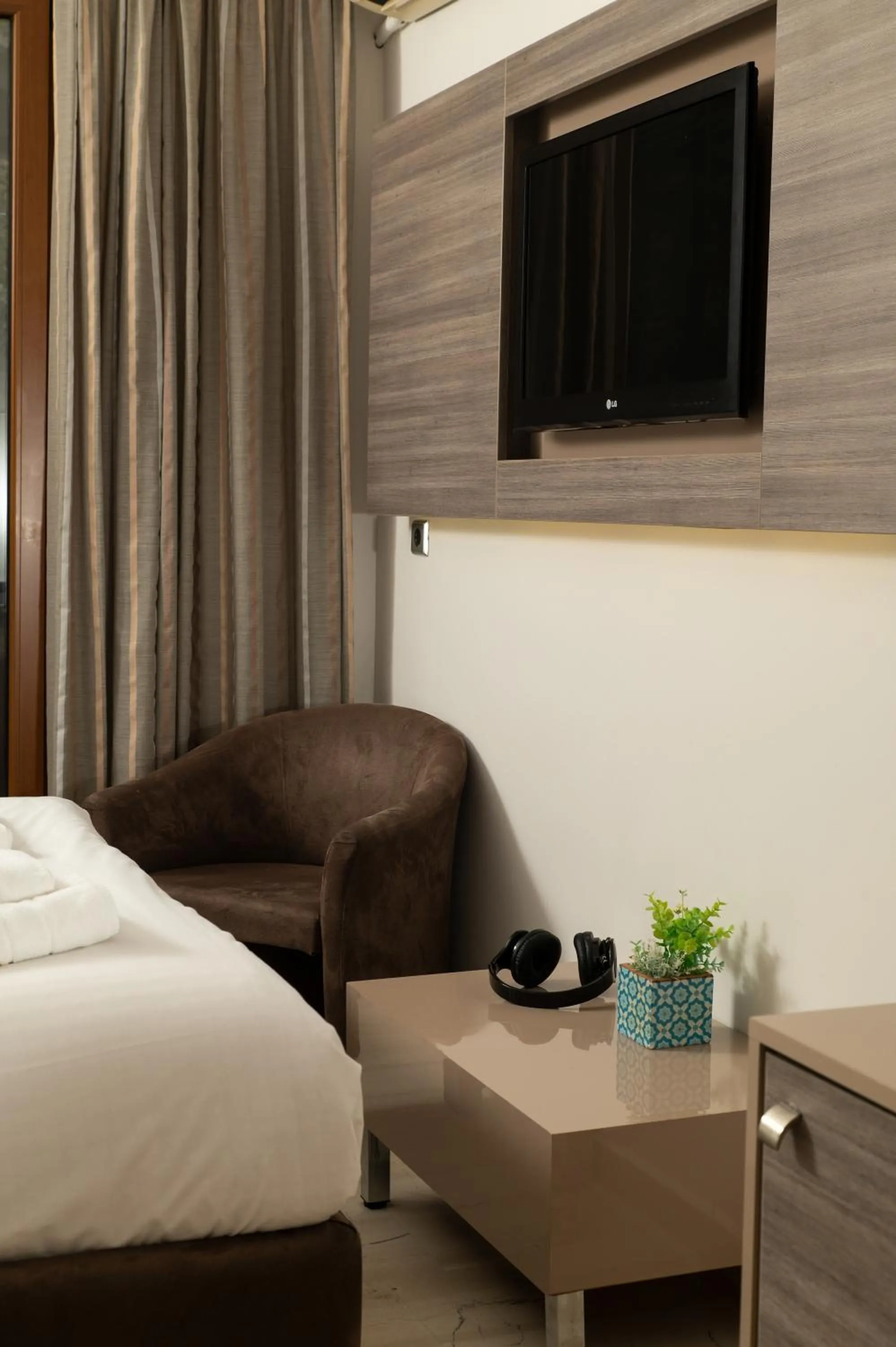 TV and multimedia, Bed in Royal Sun