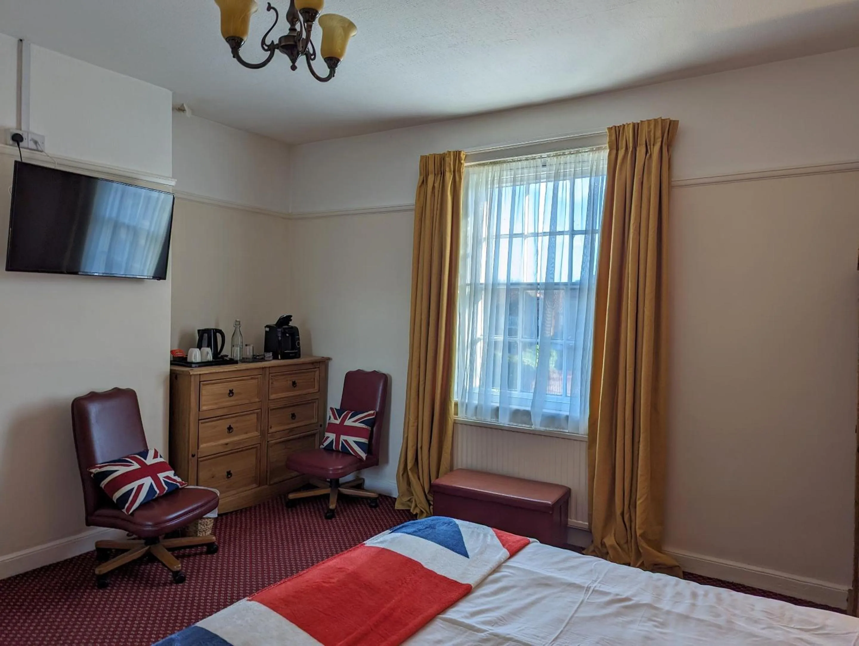 Bedroom, Bed in The King's Arms