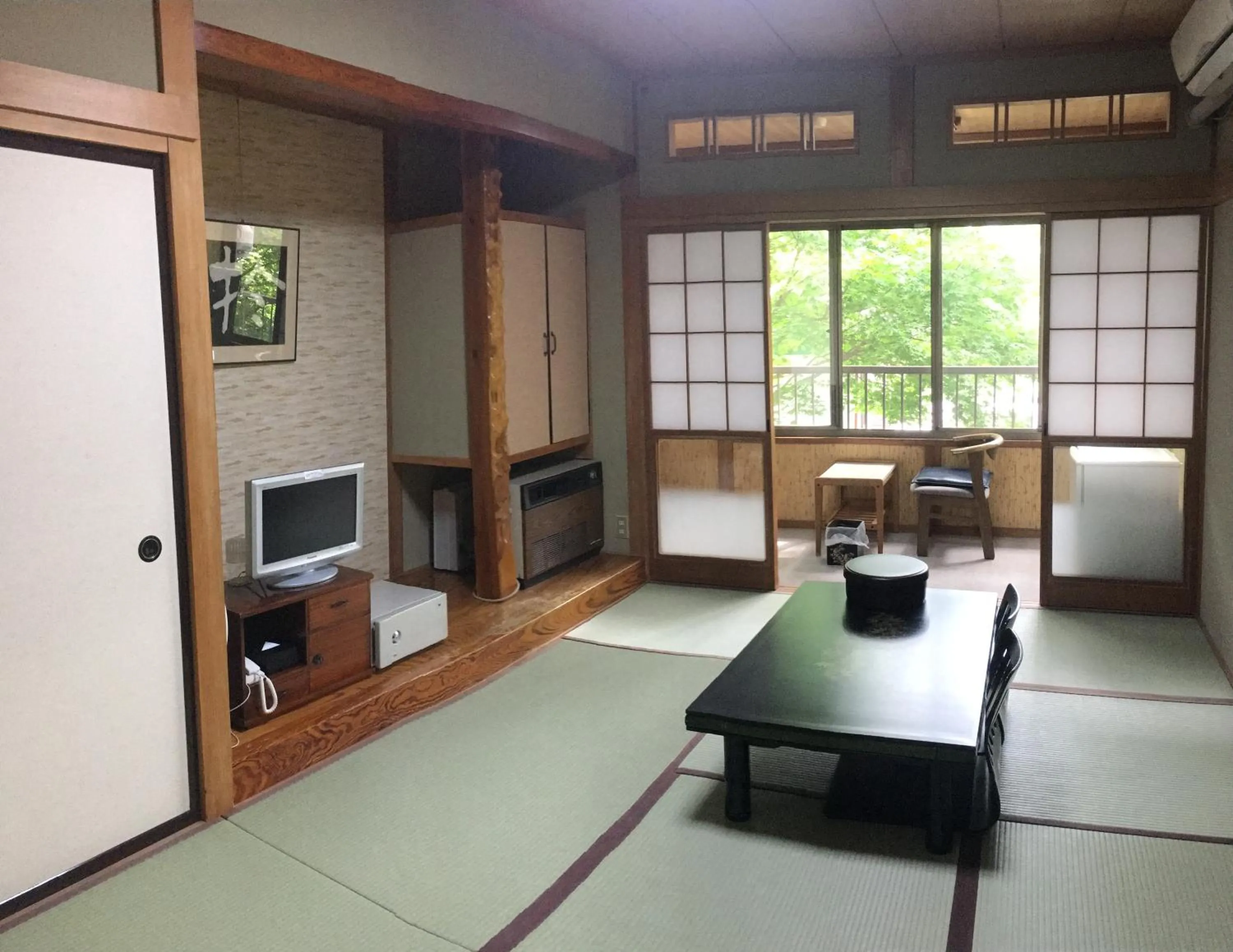 Seating area in ELE Hotel Onsen Ryokufutei