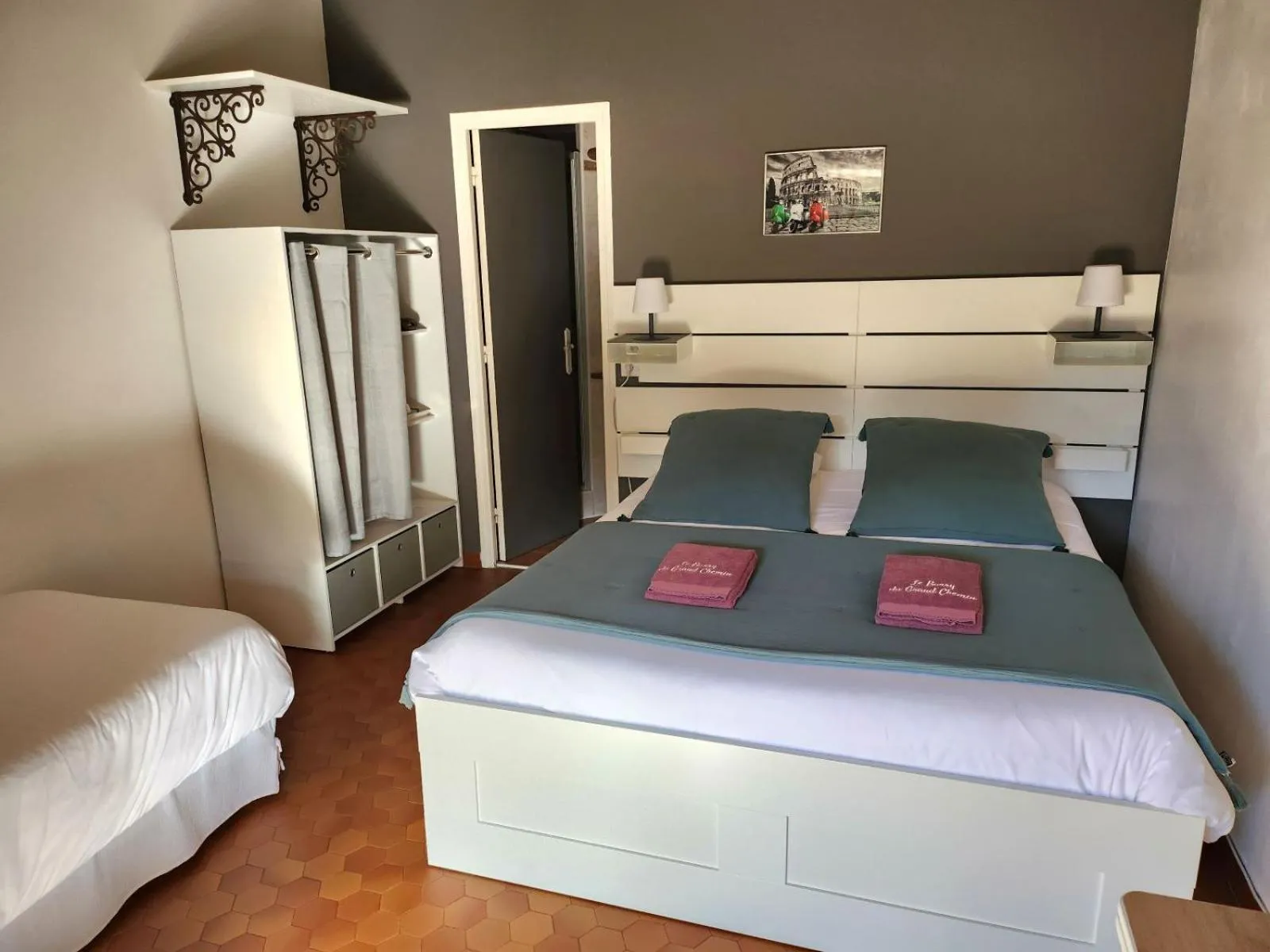 Photo of the whole room, Bed in Le Barry du Grand Chemin