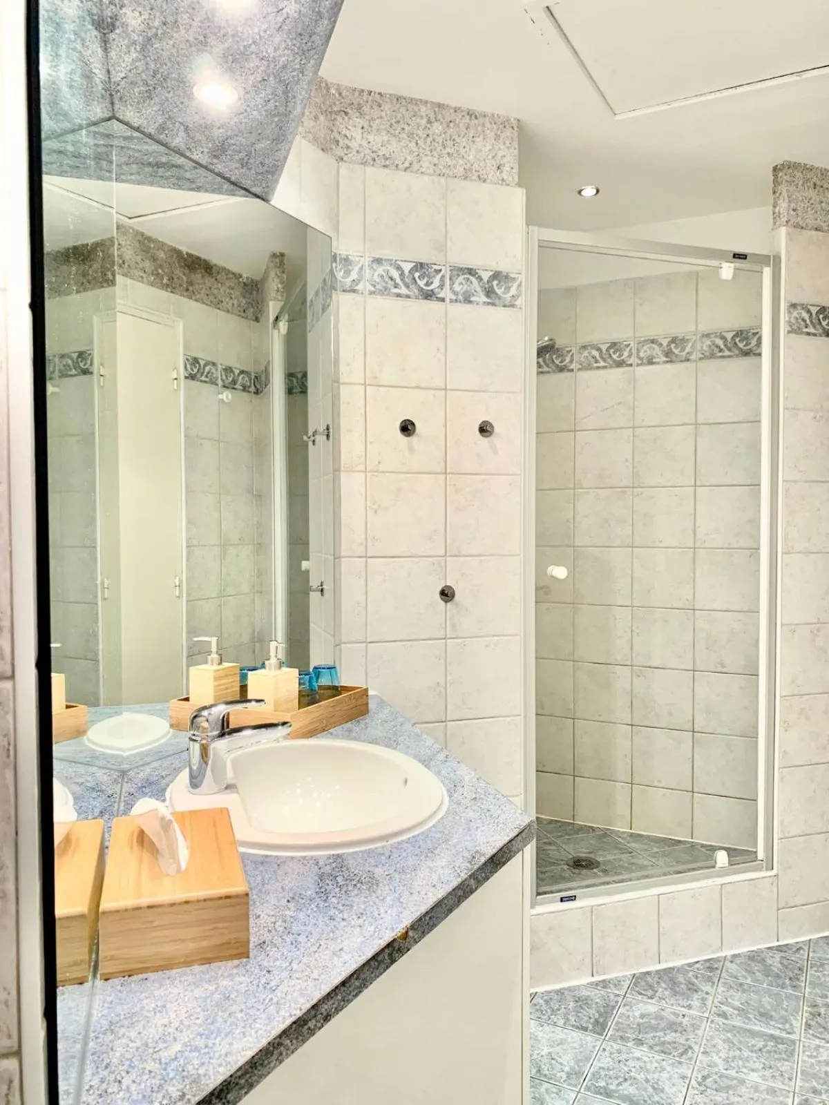 Shower in Le Barry du Grand Chemin