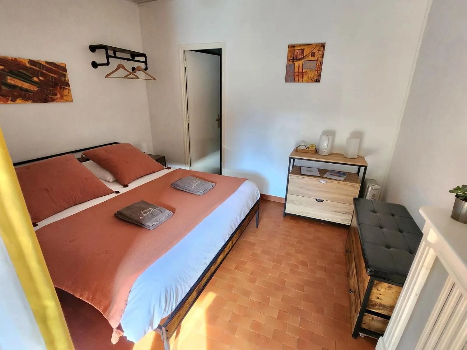 Photo of the whole room, Bed in Le Barry du Grand Chemin