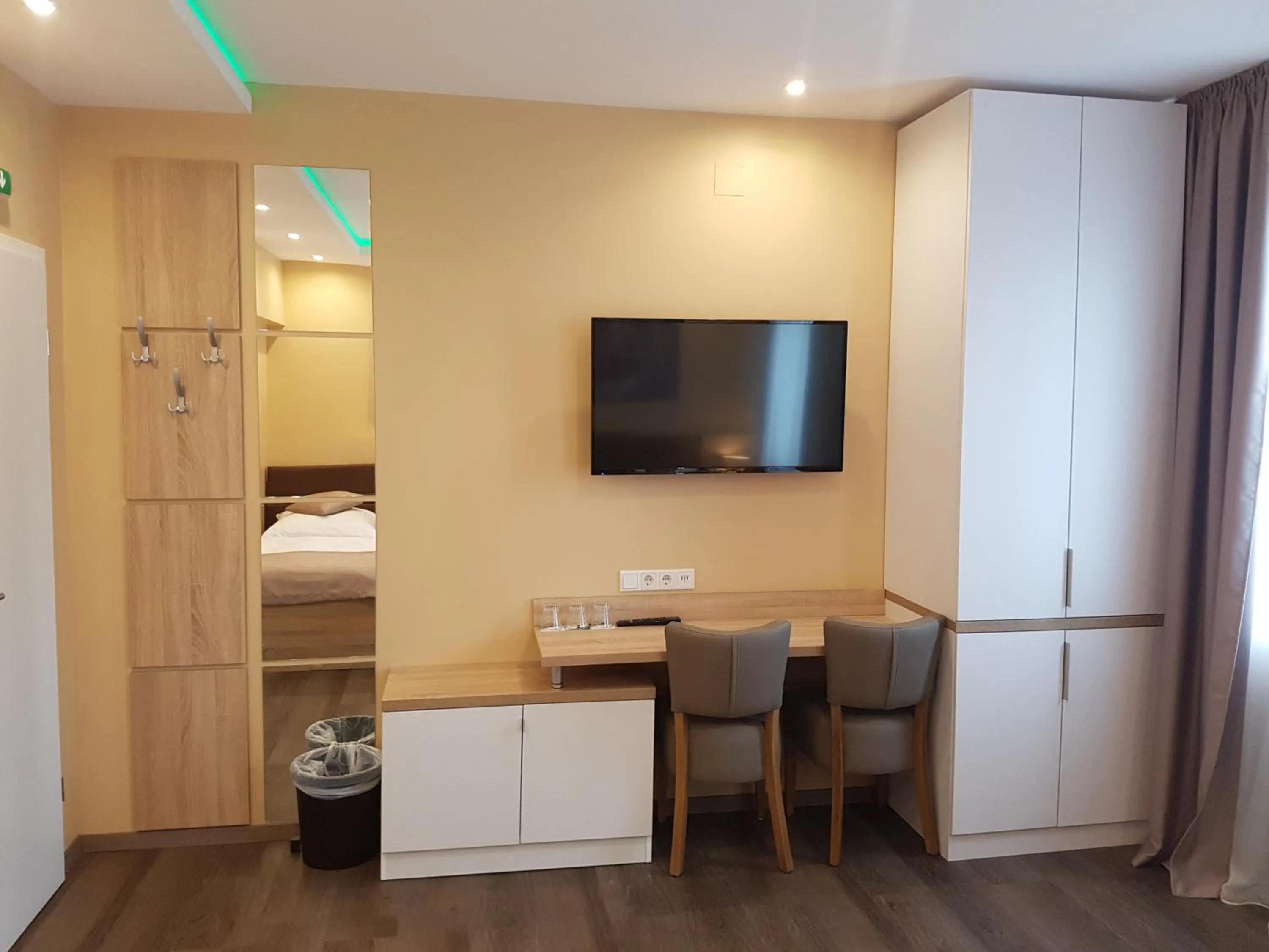 Photo of the whole room, Bed in Hotel Haus Büderich