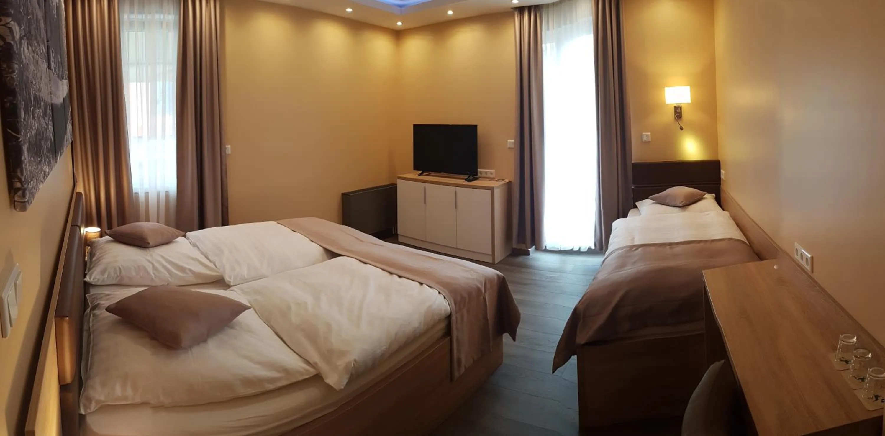 Photo of the whole room, Bed in Hotel Haus Büderich