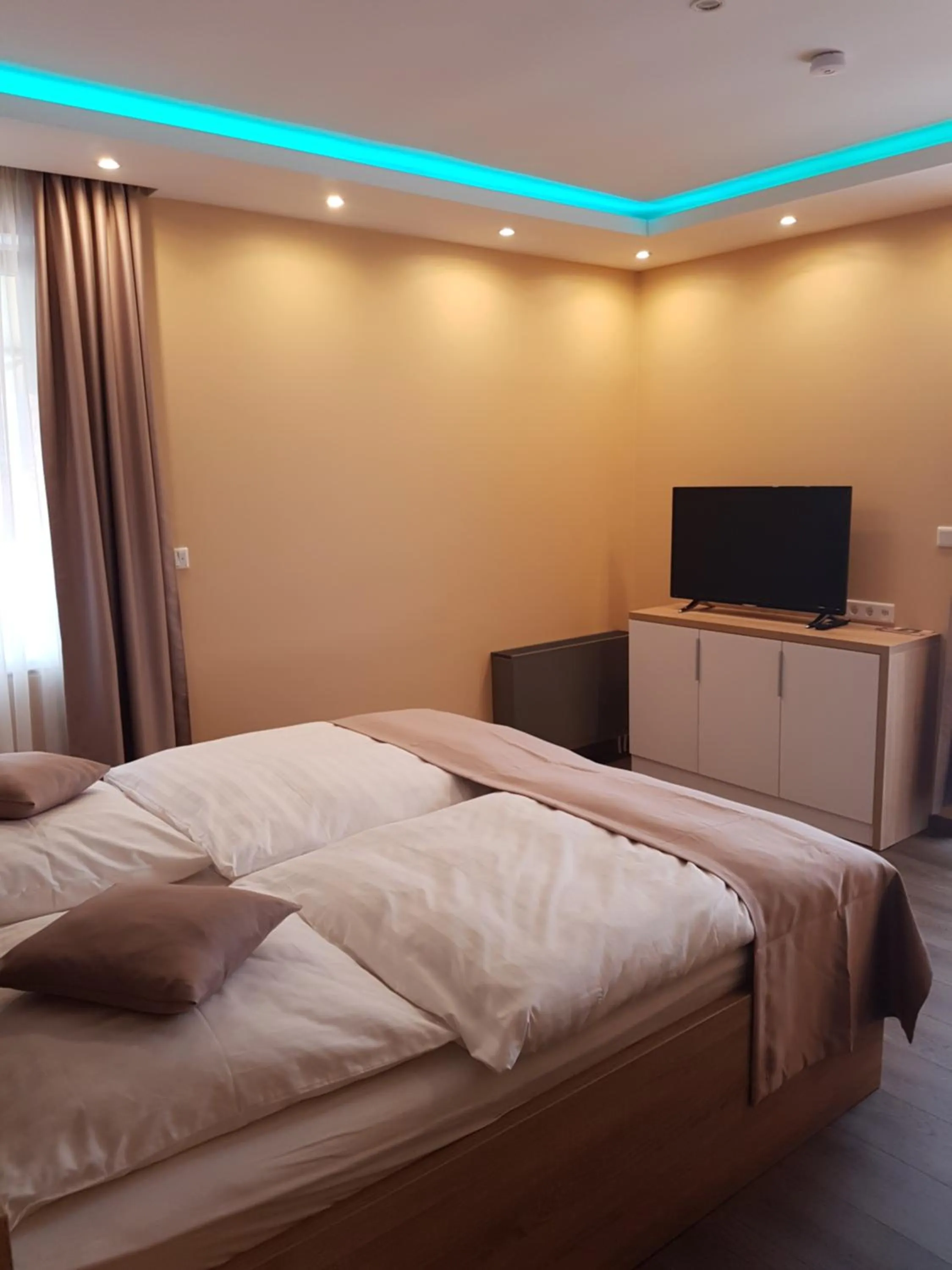 Photo of the whole room, Bed in Hotel Haus Büderich