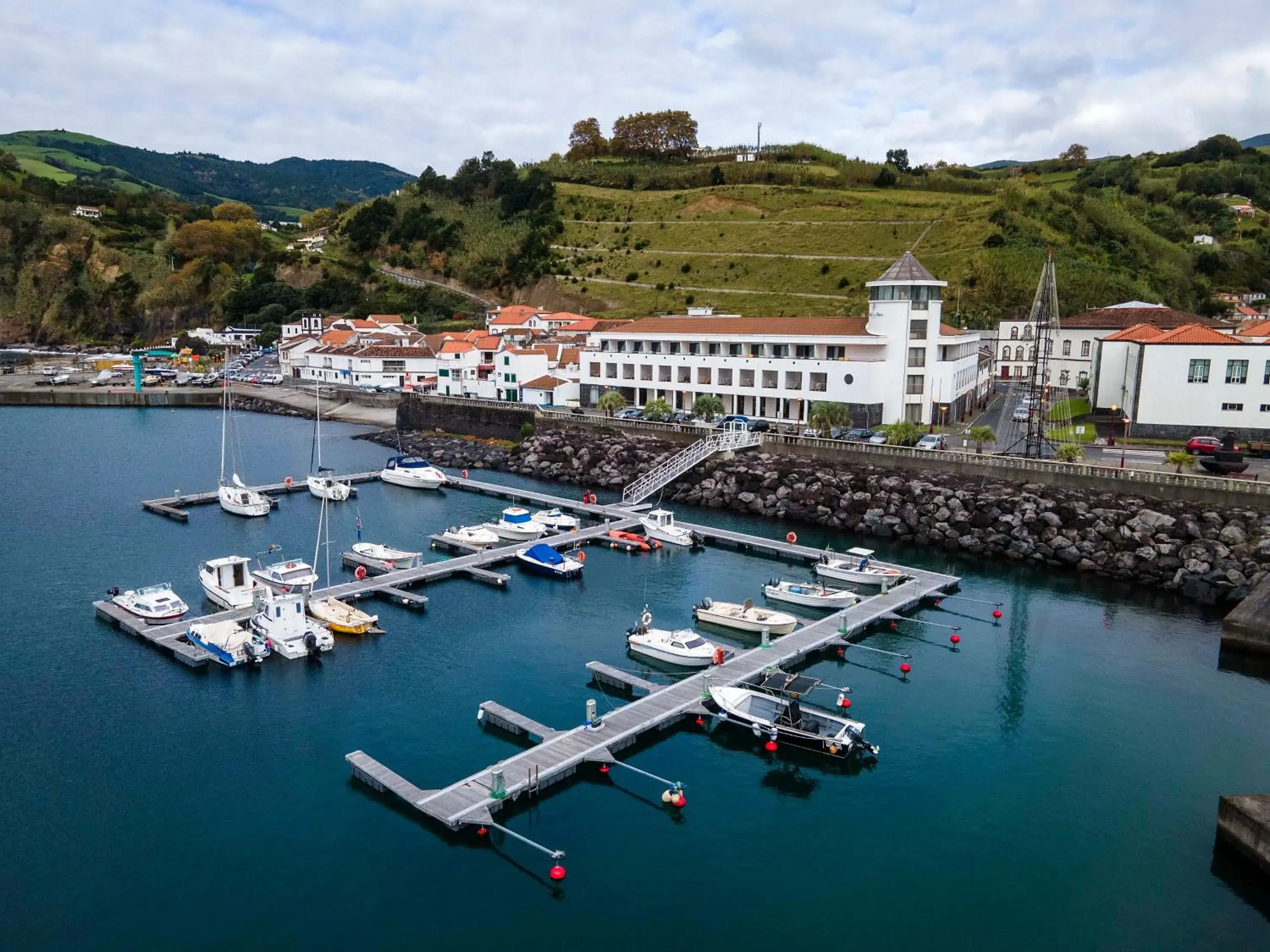 Property building in Hotel do Mar Property building in Hotel do Mar