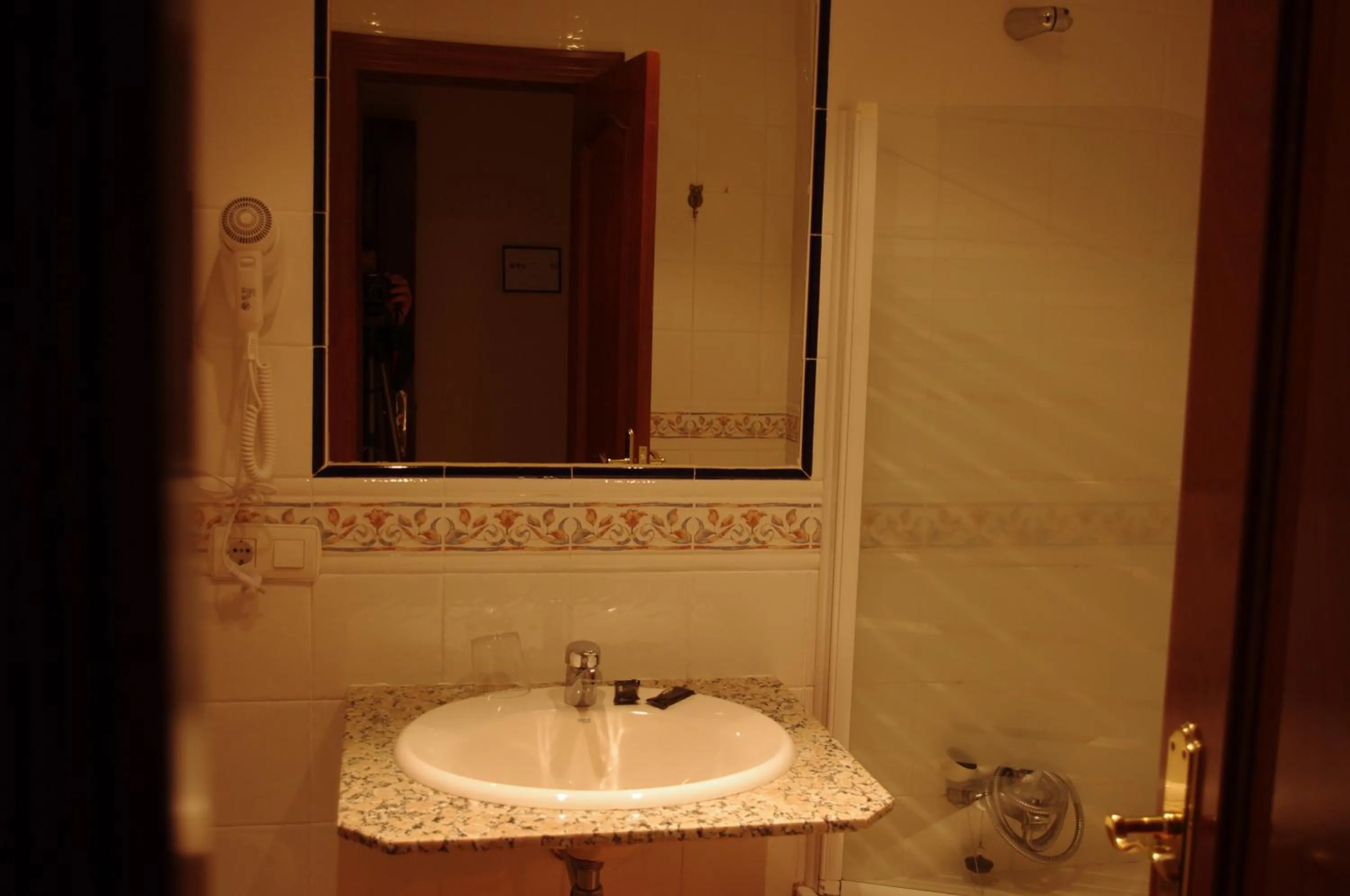Bathroom in Hotel La Jara-Arribes