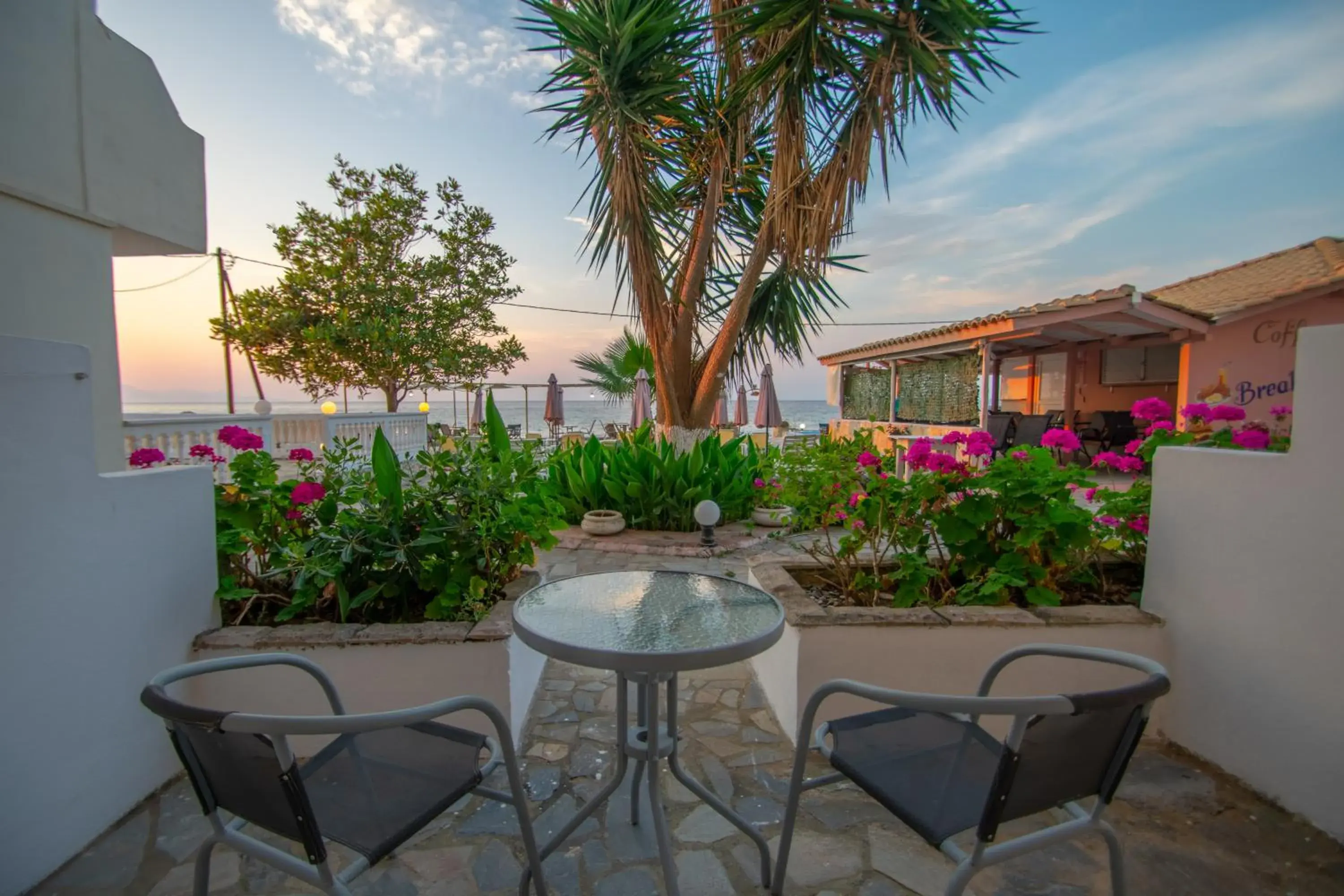 Property building in Agoulos Beach Hotel Property building in Agoulos Beach Hotel