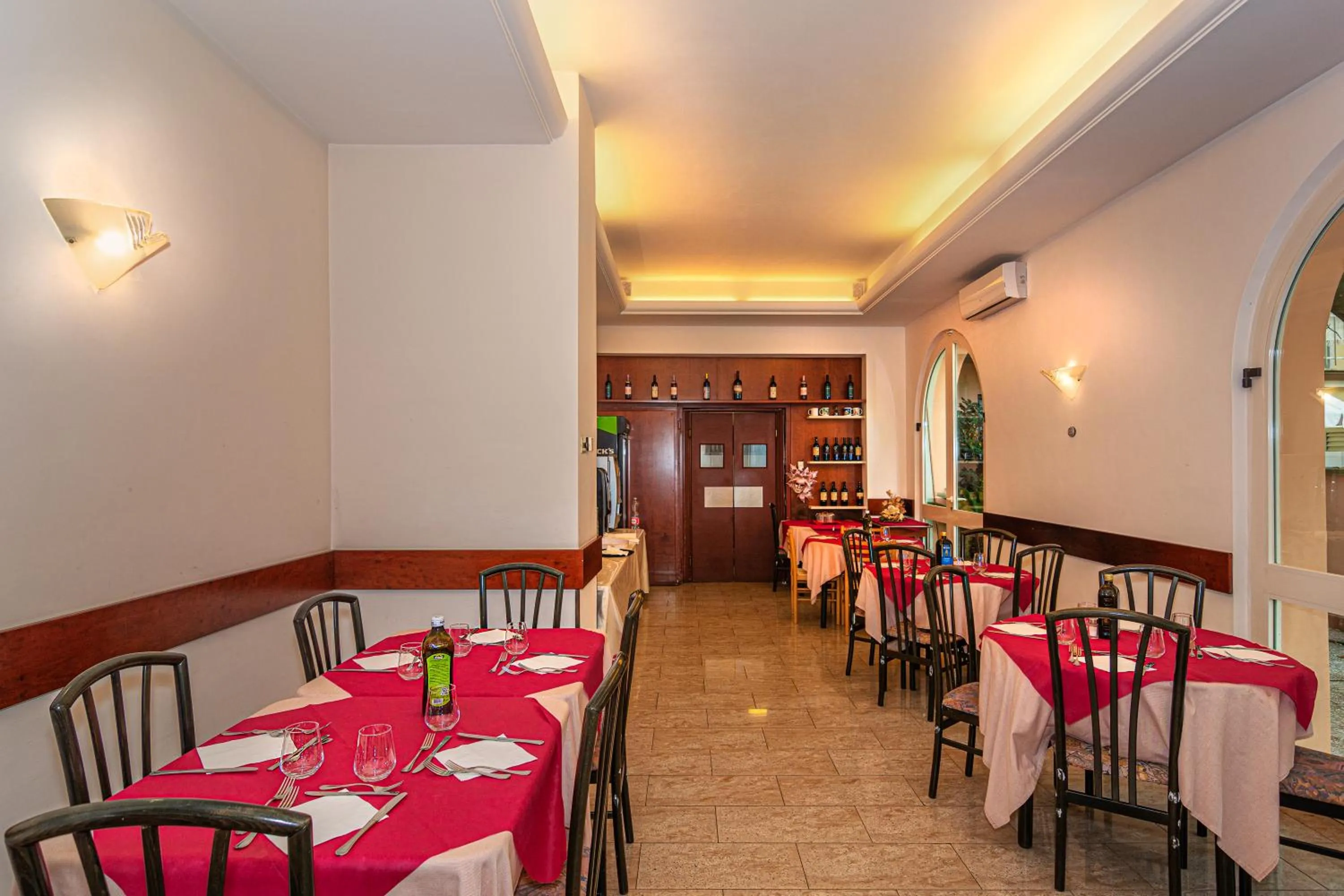 Restaurant/places to eat in Florentia Hotel