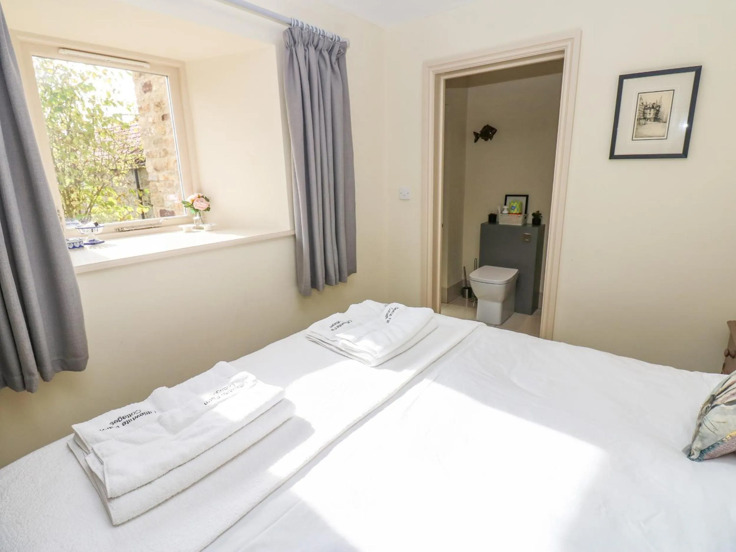 Property building, Bed in Cross Cottage