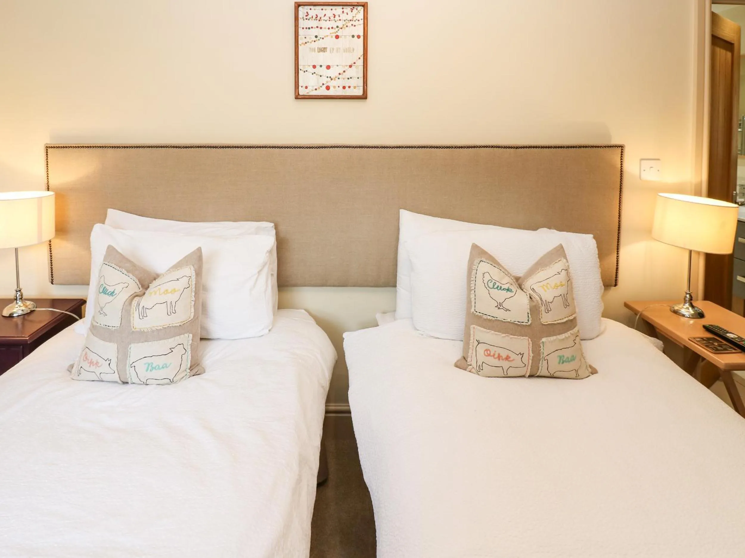 Property building, Bed in Cross Cottage