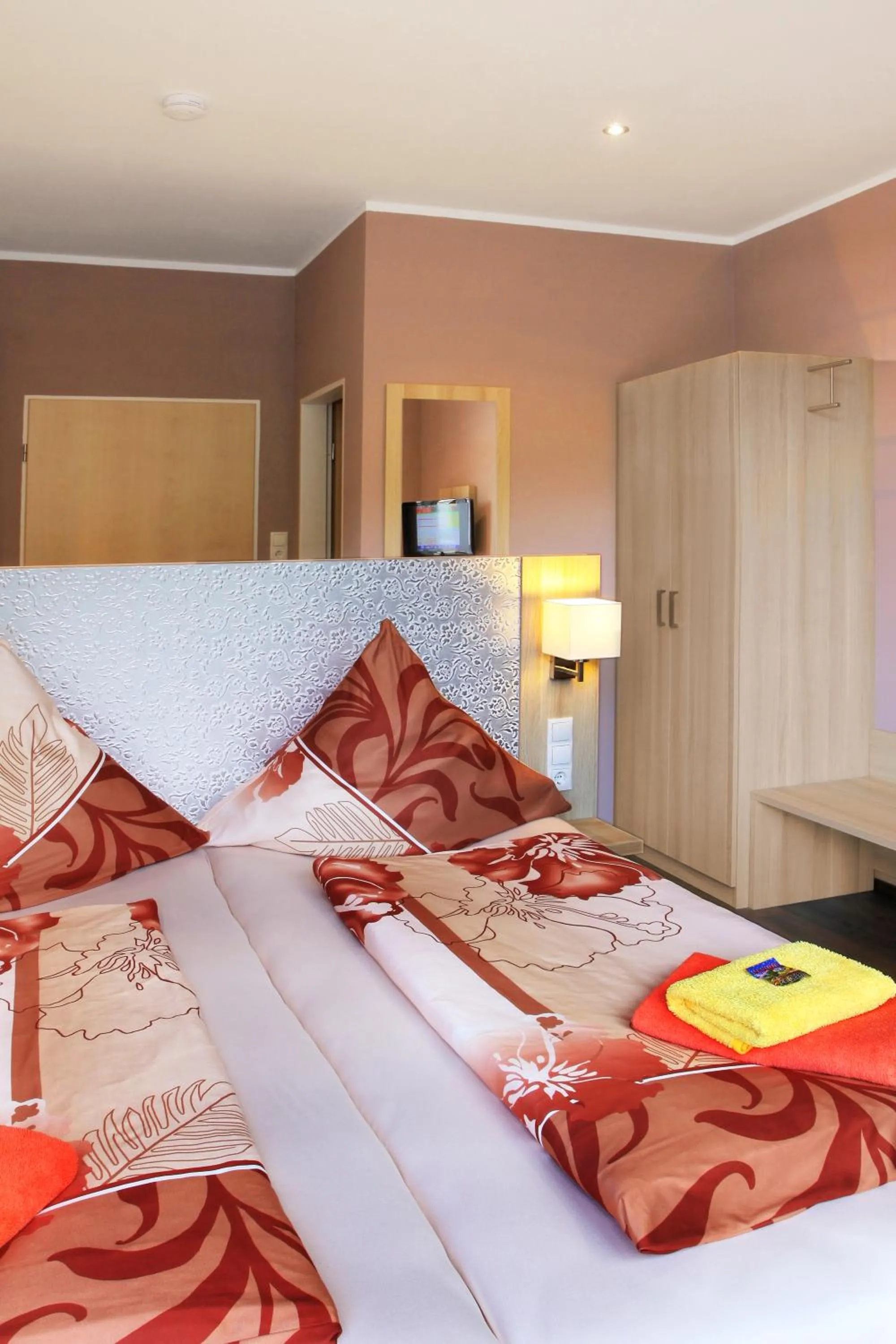 Photo of the whole room, Bed in Hotel Rheinkönig