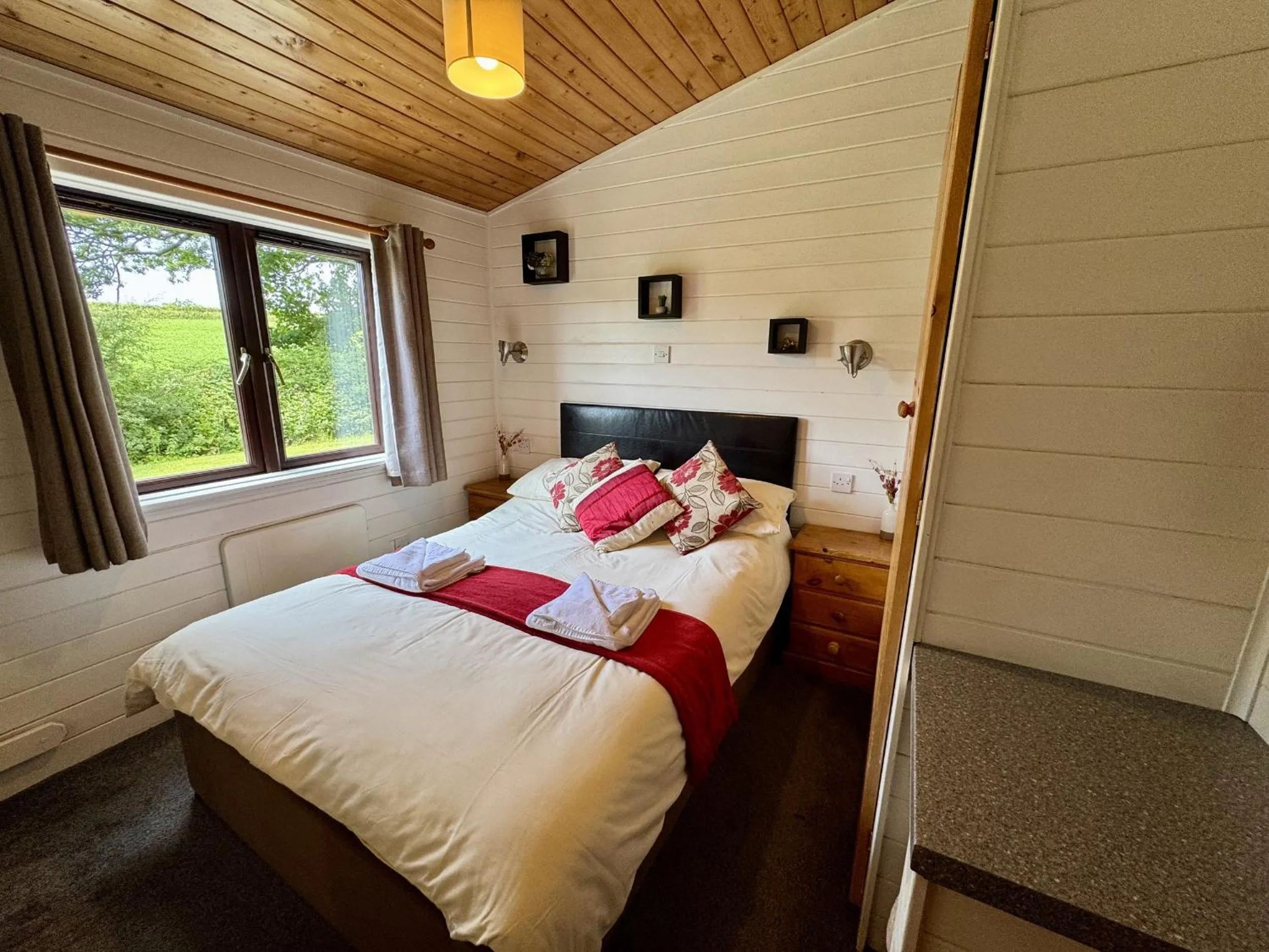 Property building, Bed in Willow Lodge
