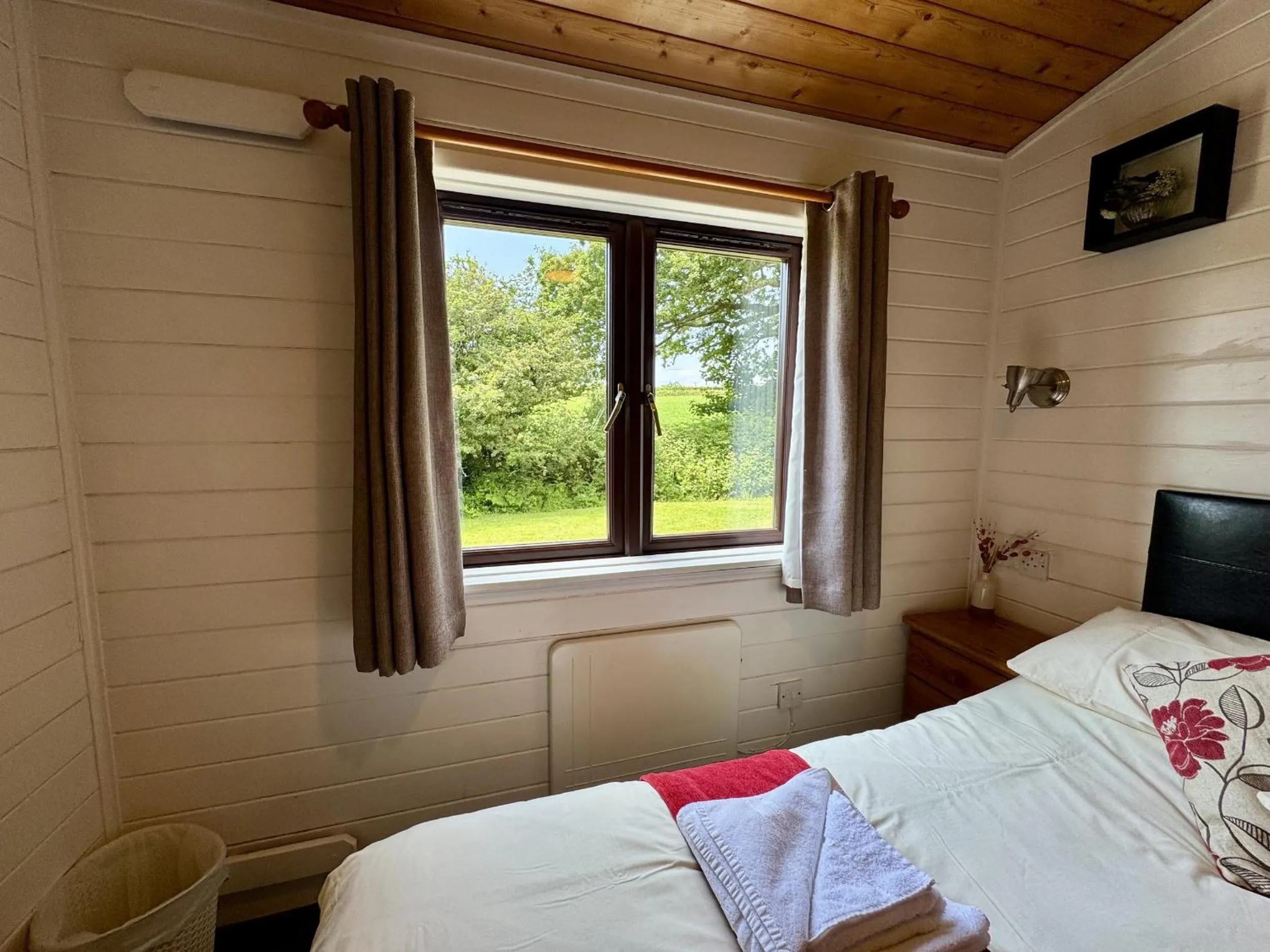 Property building, Bed in Willow Lodge