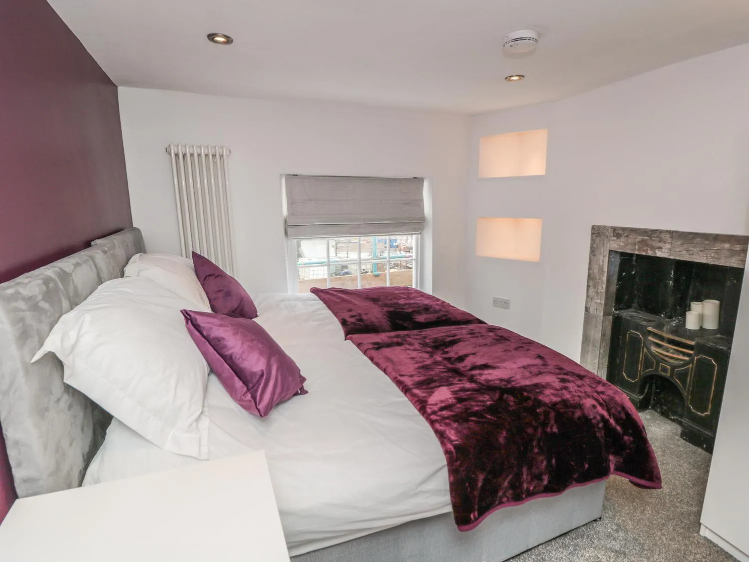 Bed in 11A Church Street