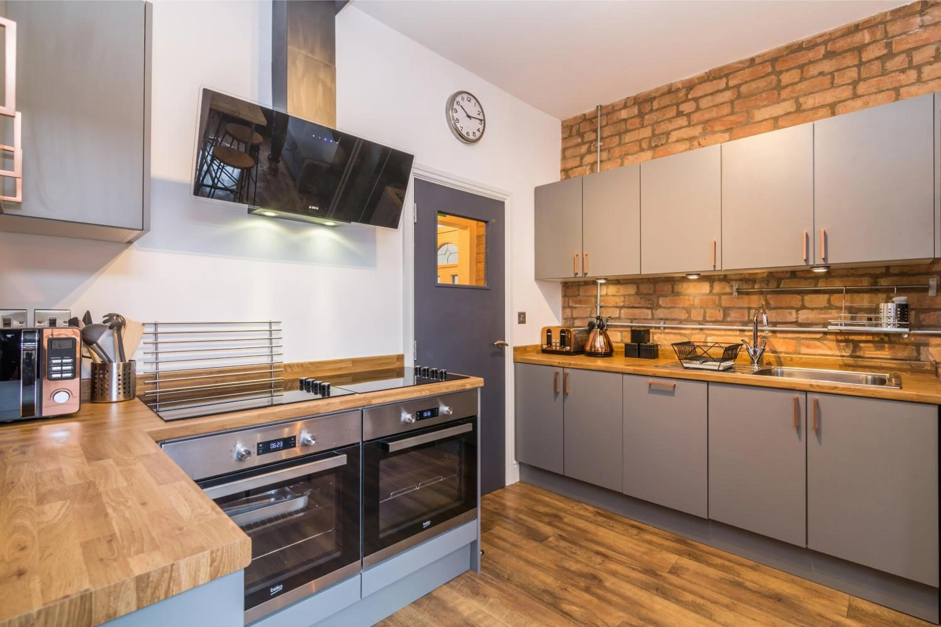 Communal kitchen in Salisbury Street Guesthouse