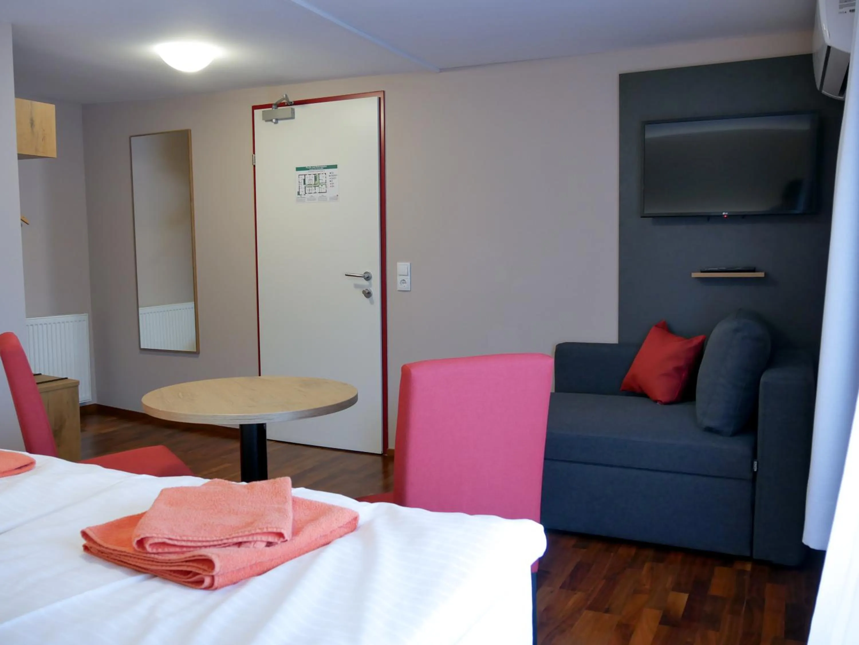 Bed in Hotel Linde-Sinohaus