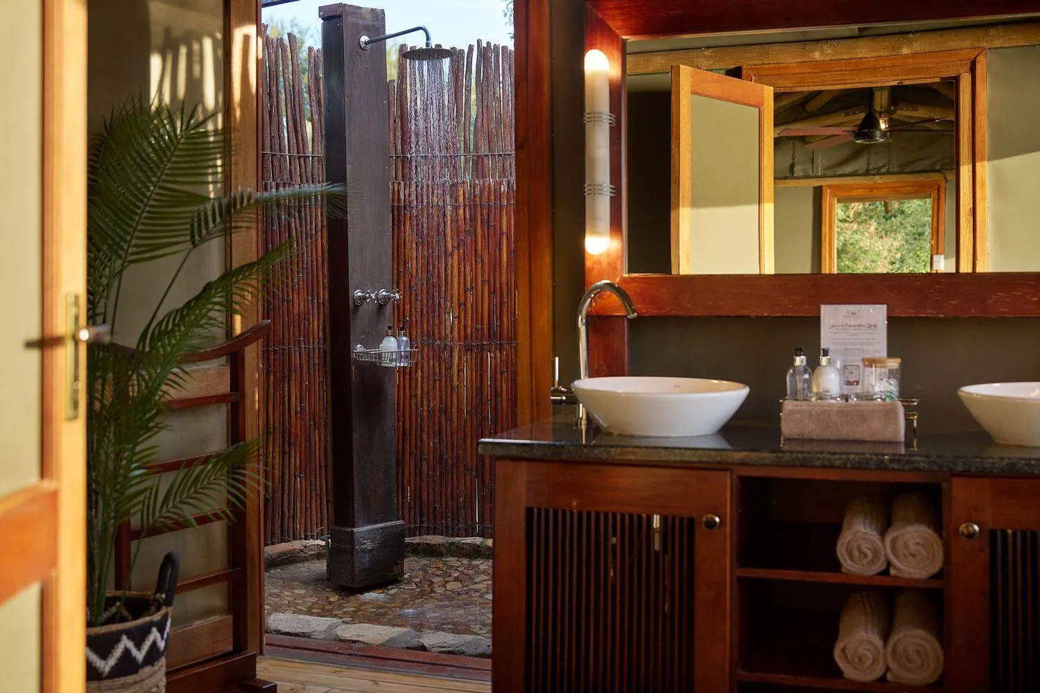 Bathroom in Buffelsdrift Game Lodge