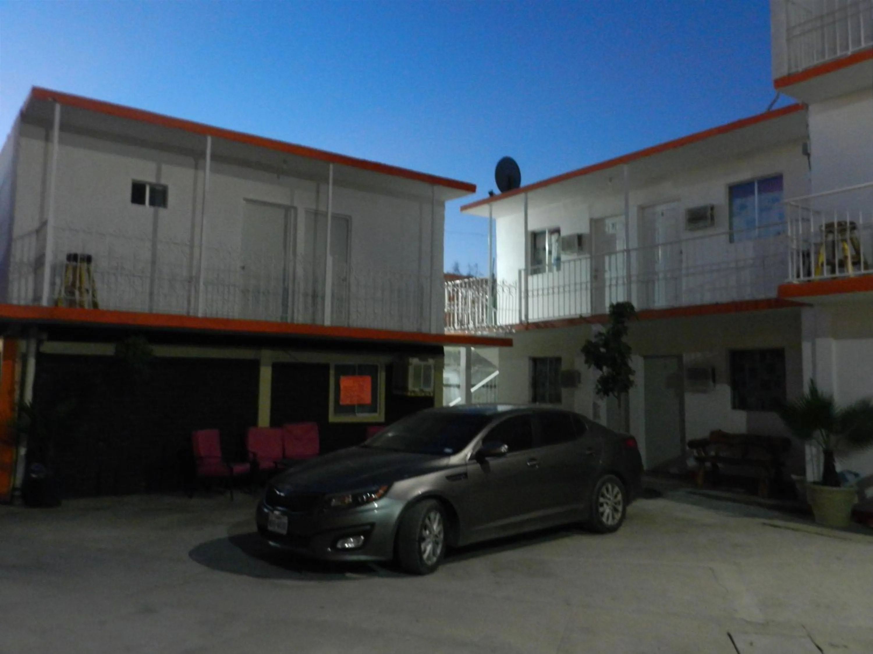 Facade/entrance in Consul Suites