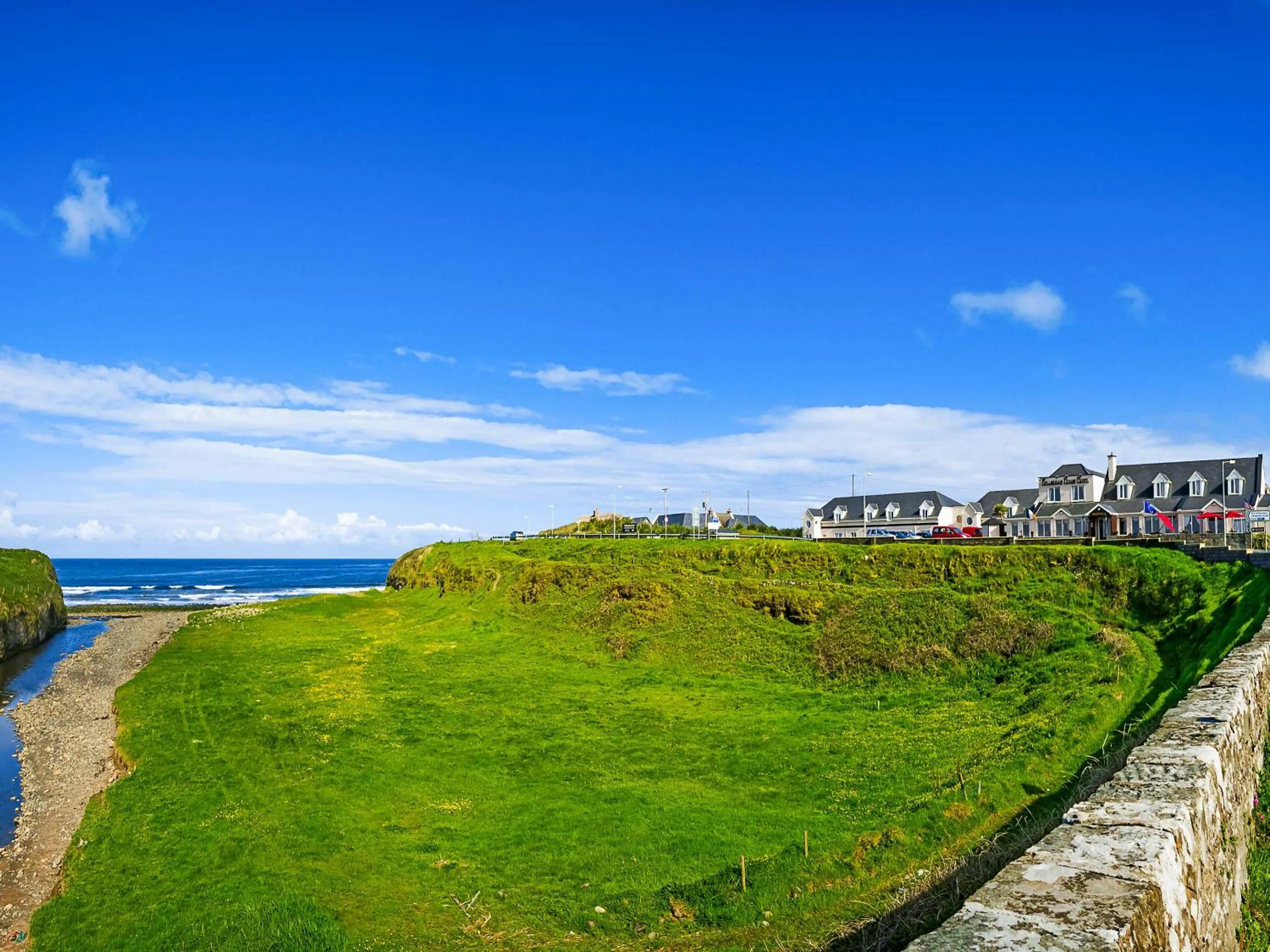 Facade/entrance in Bellbridge House Hotel