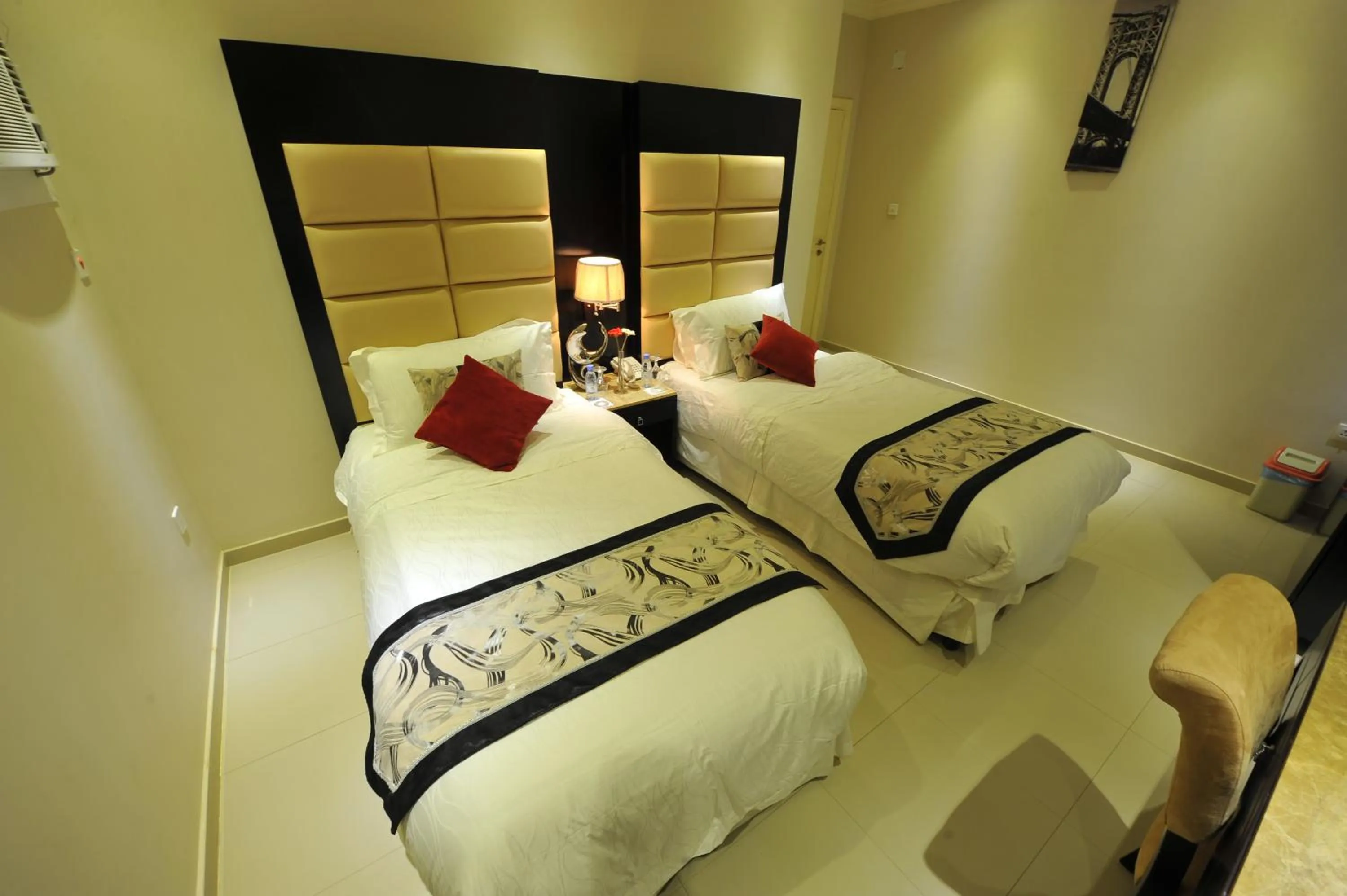 Bedroom, Bed in Al Janaderia Suites 7