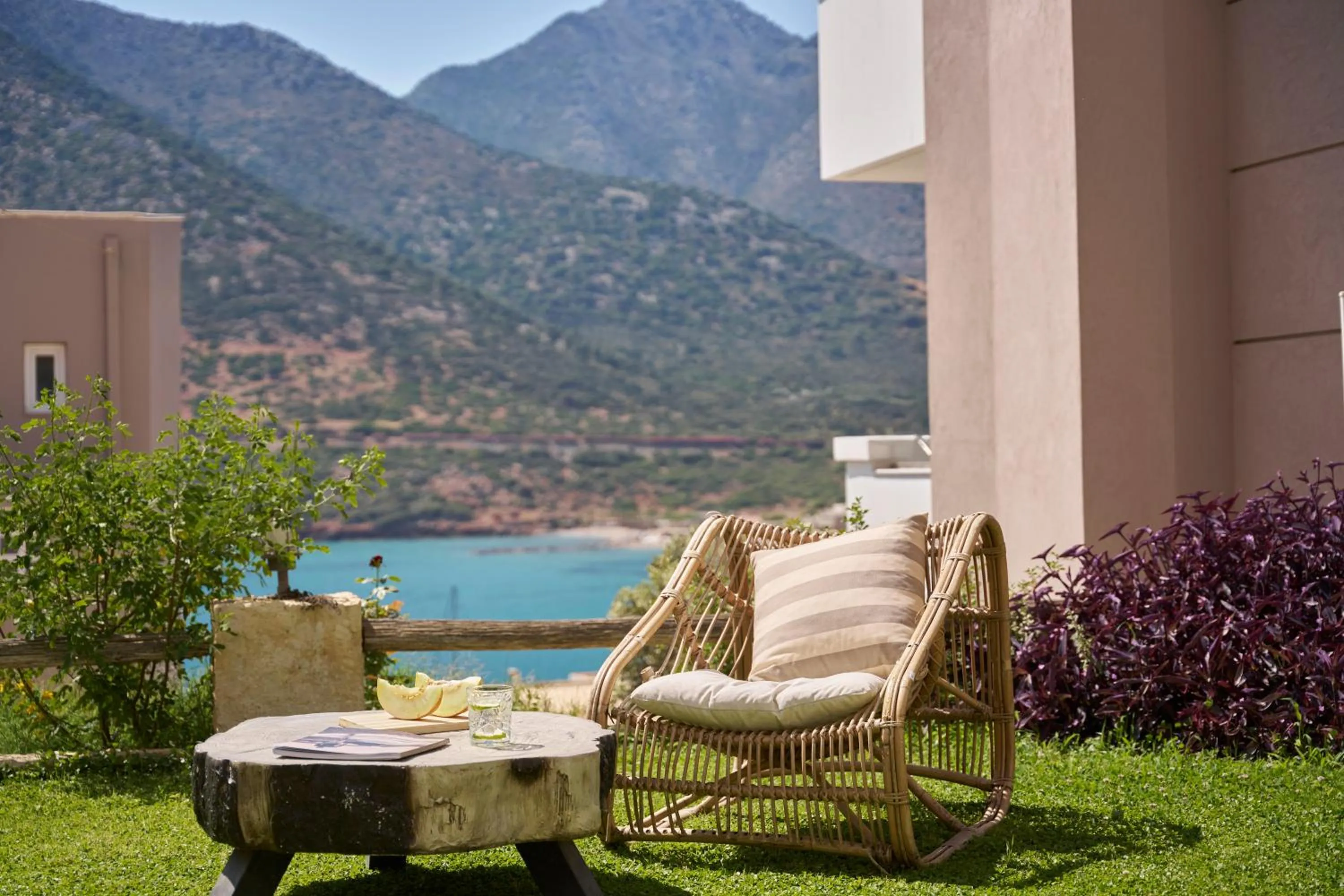 Area and facilities in Troulis Apart-Hotel