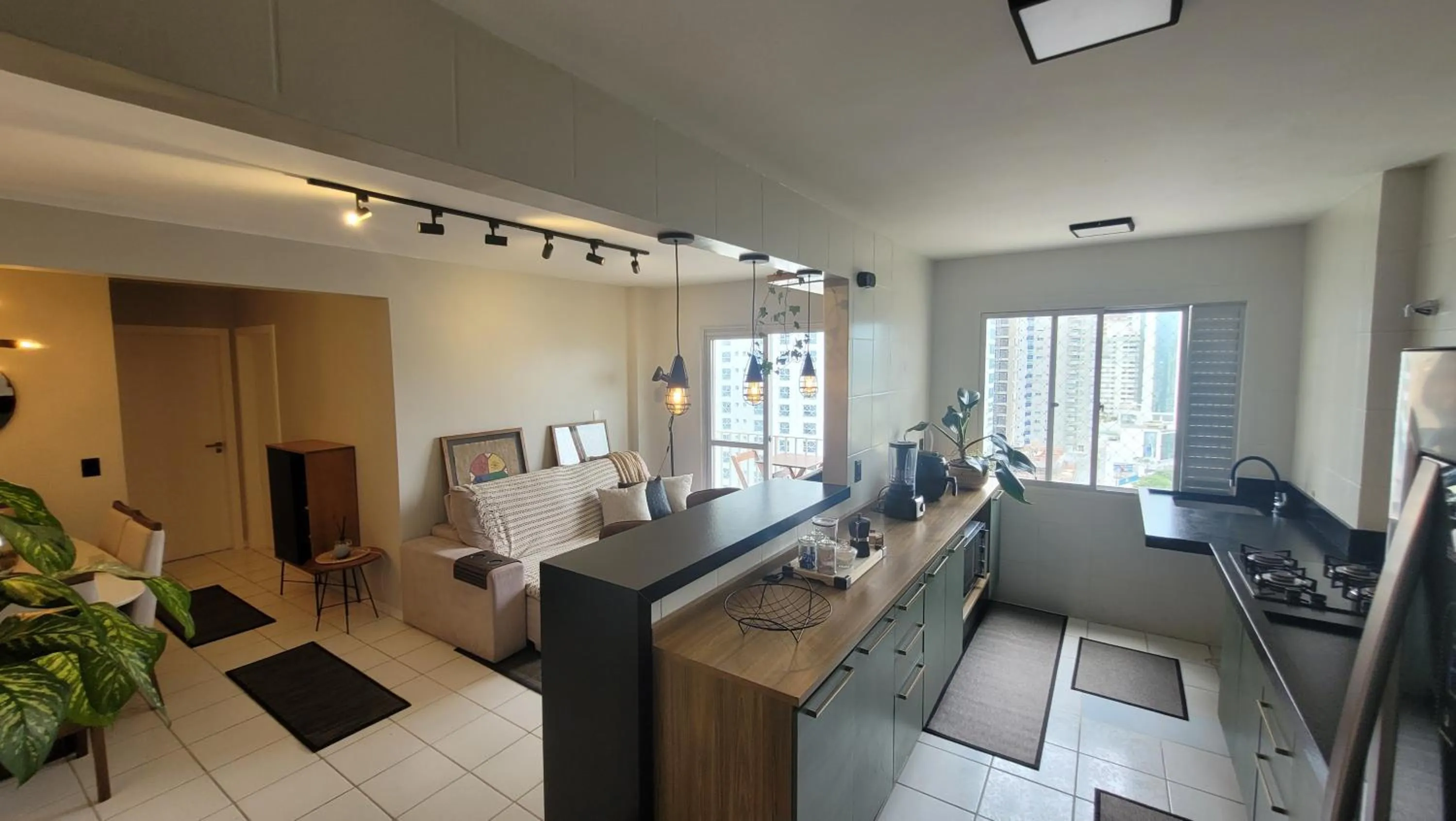 Living room in Apto na Quadra do Mar e Vista para o Rio