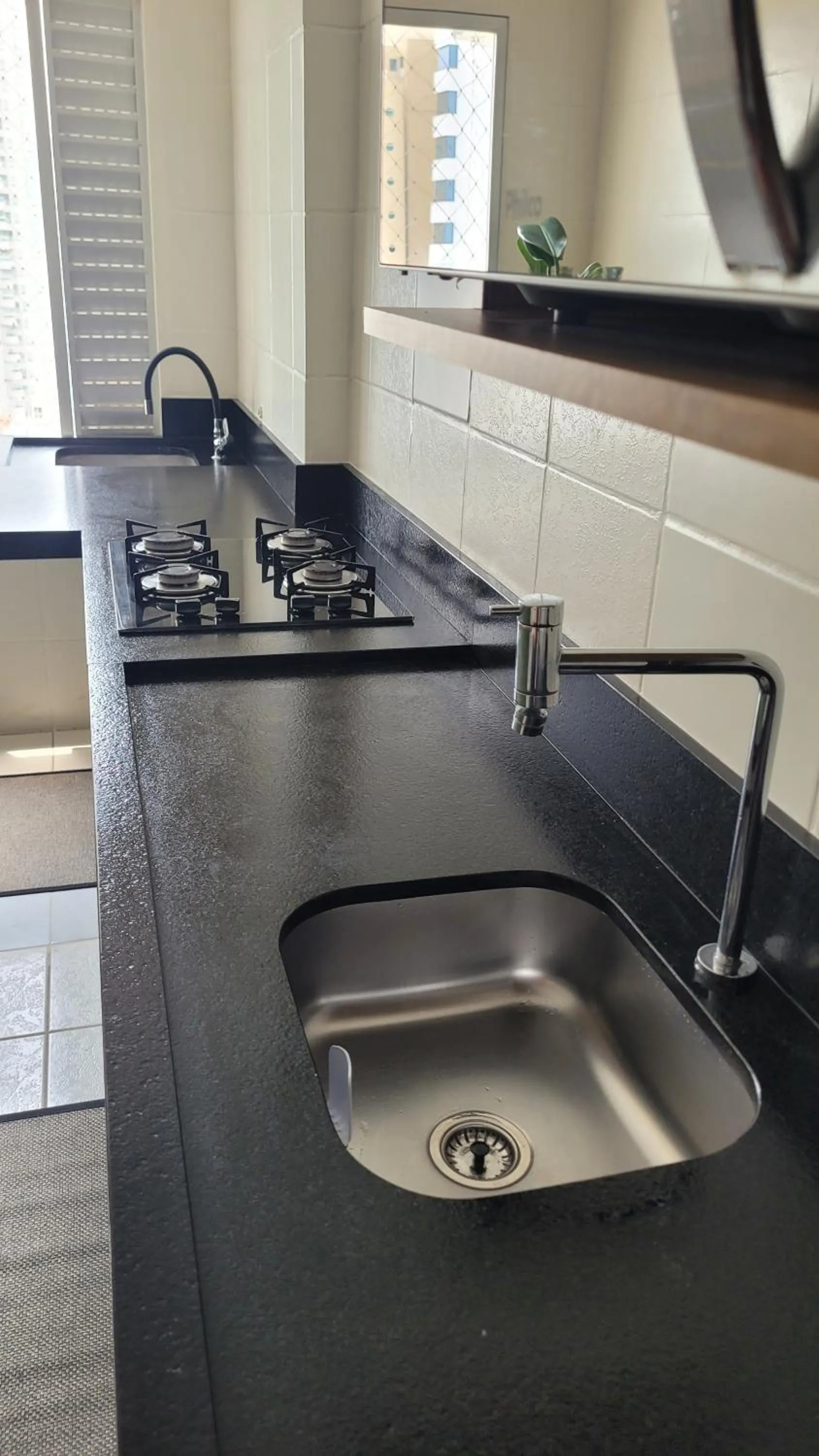 stove in Apto na Quadra do Mar e Vista para o Rio