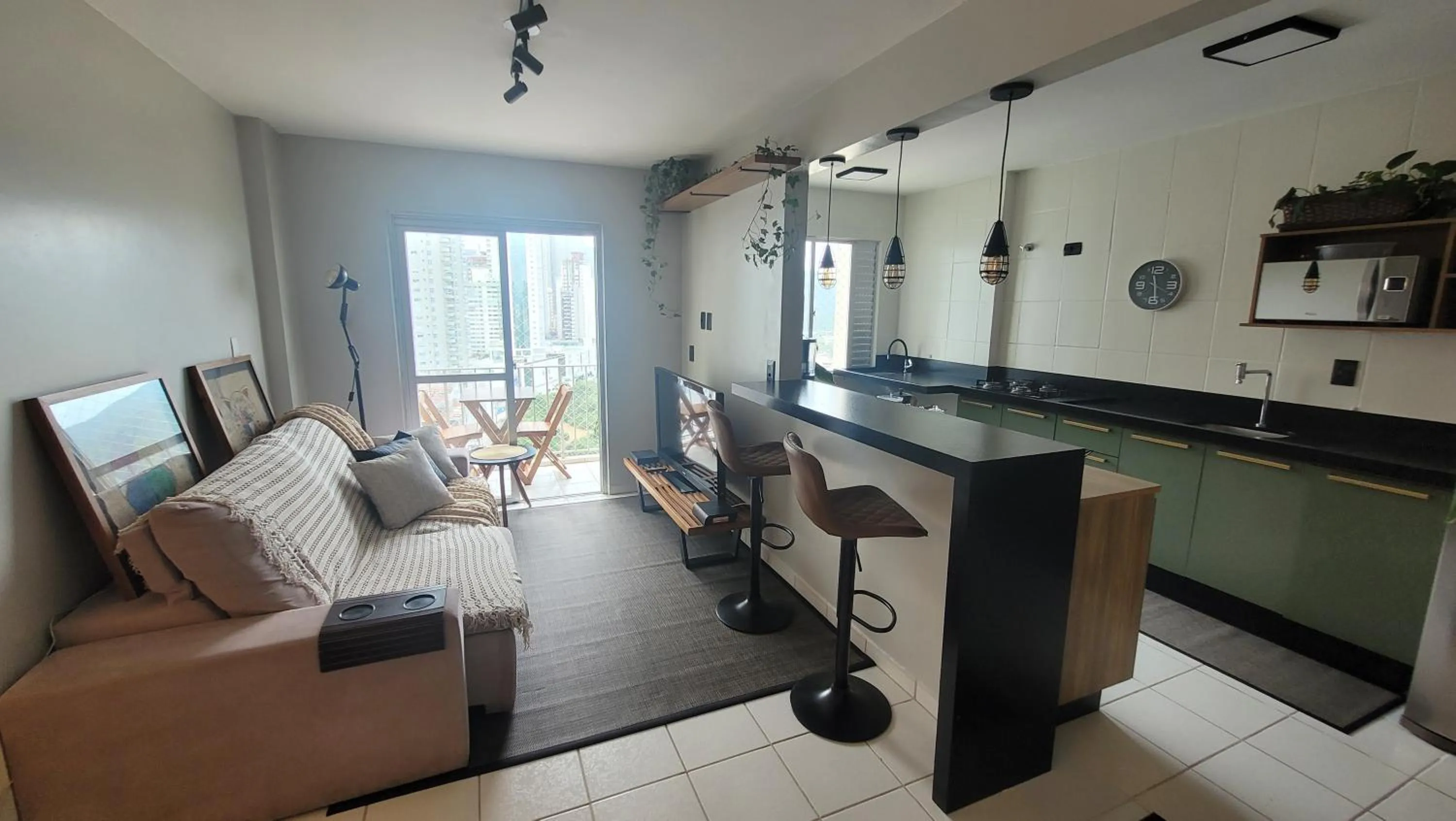 Living room in Apto na Quadra do Mar e Vista para o Rio