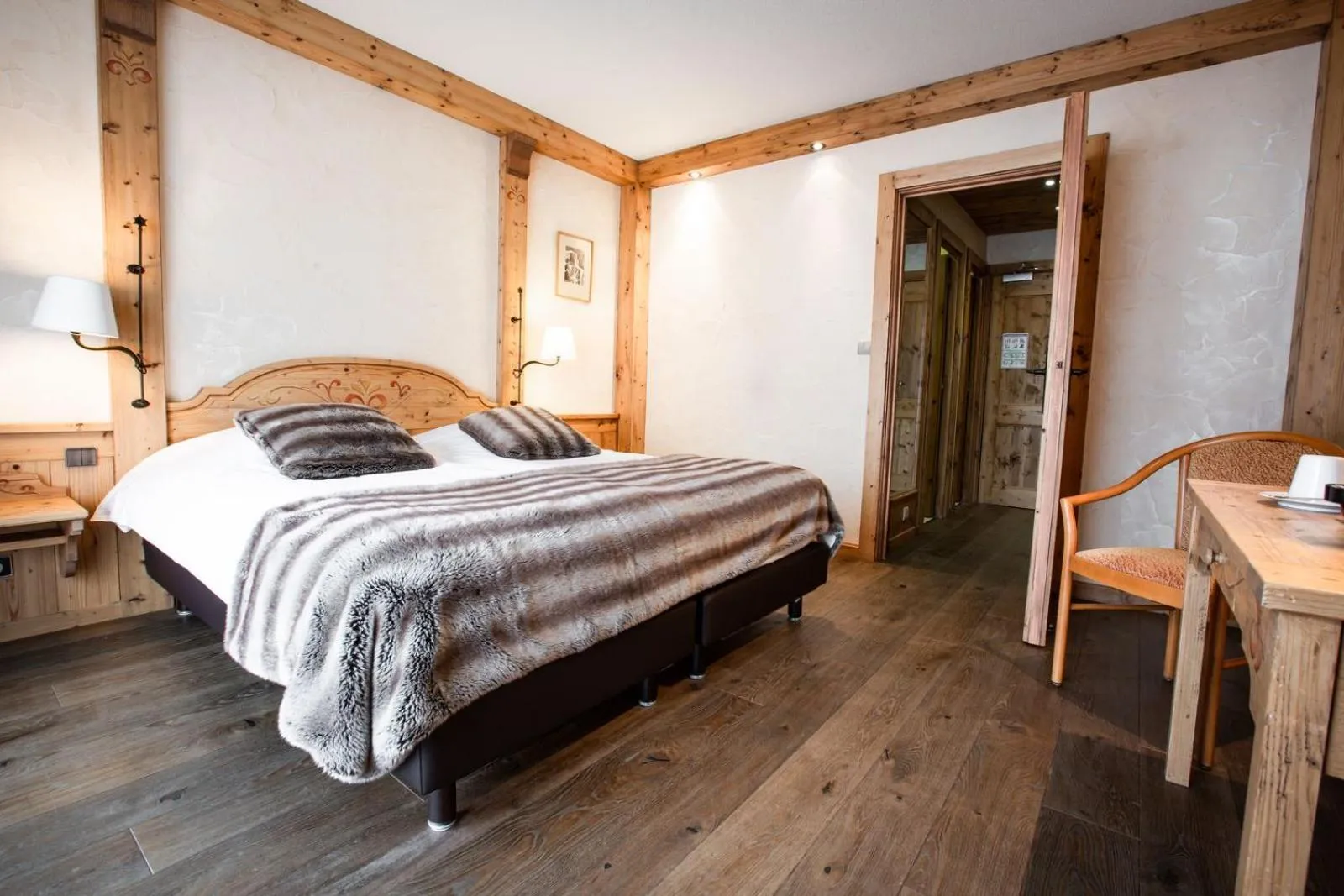 Bed in Hôtel Champs Fleuris Morzine