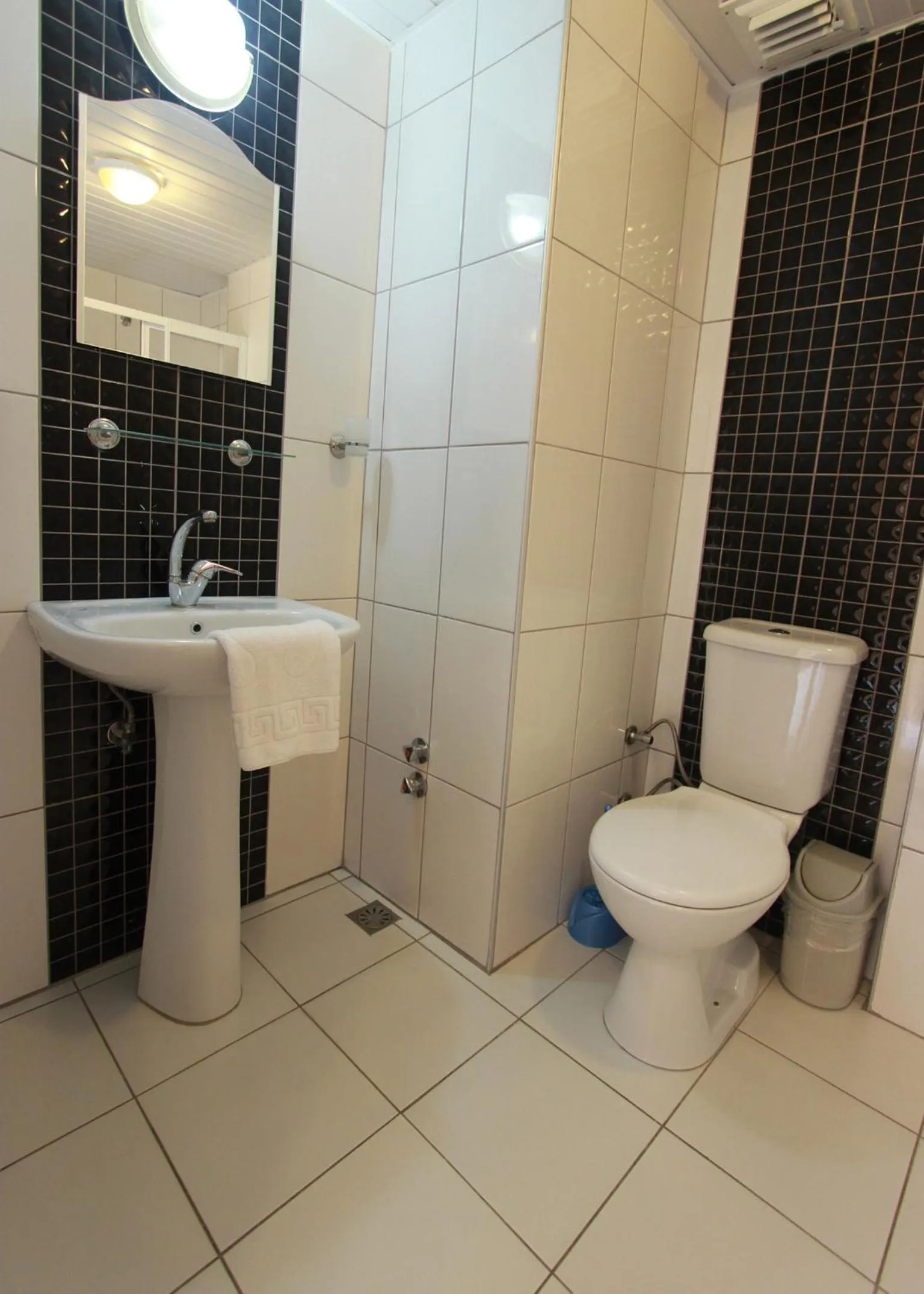 Bathroom in Baronessa Apart Hotel