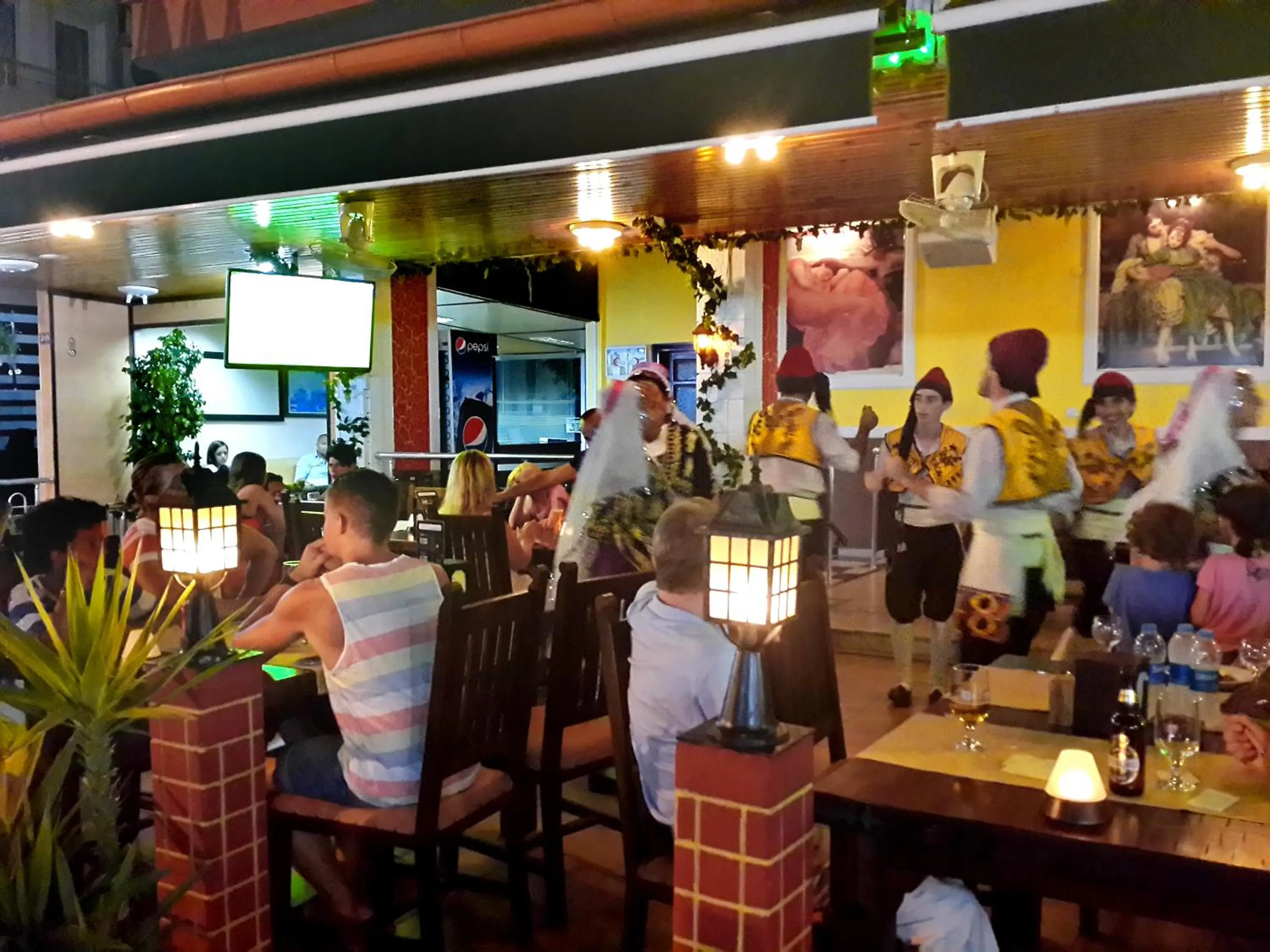 Restaurant/places to eat in Baronessa Apart Hotel