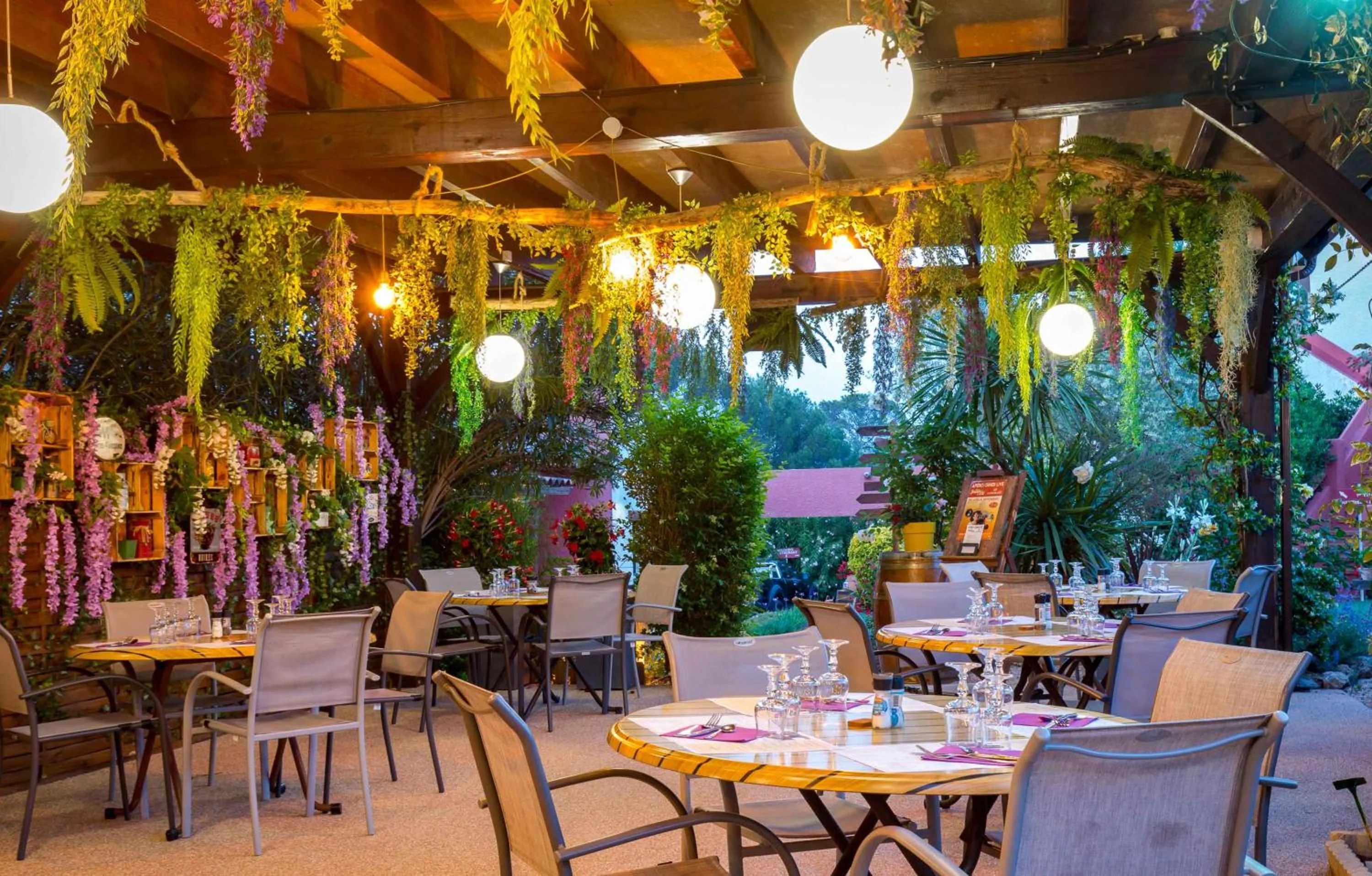 Les Pins Blancs en Provence