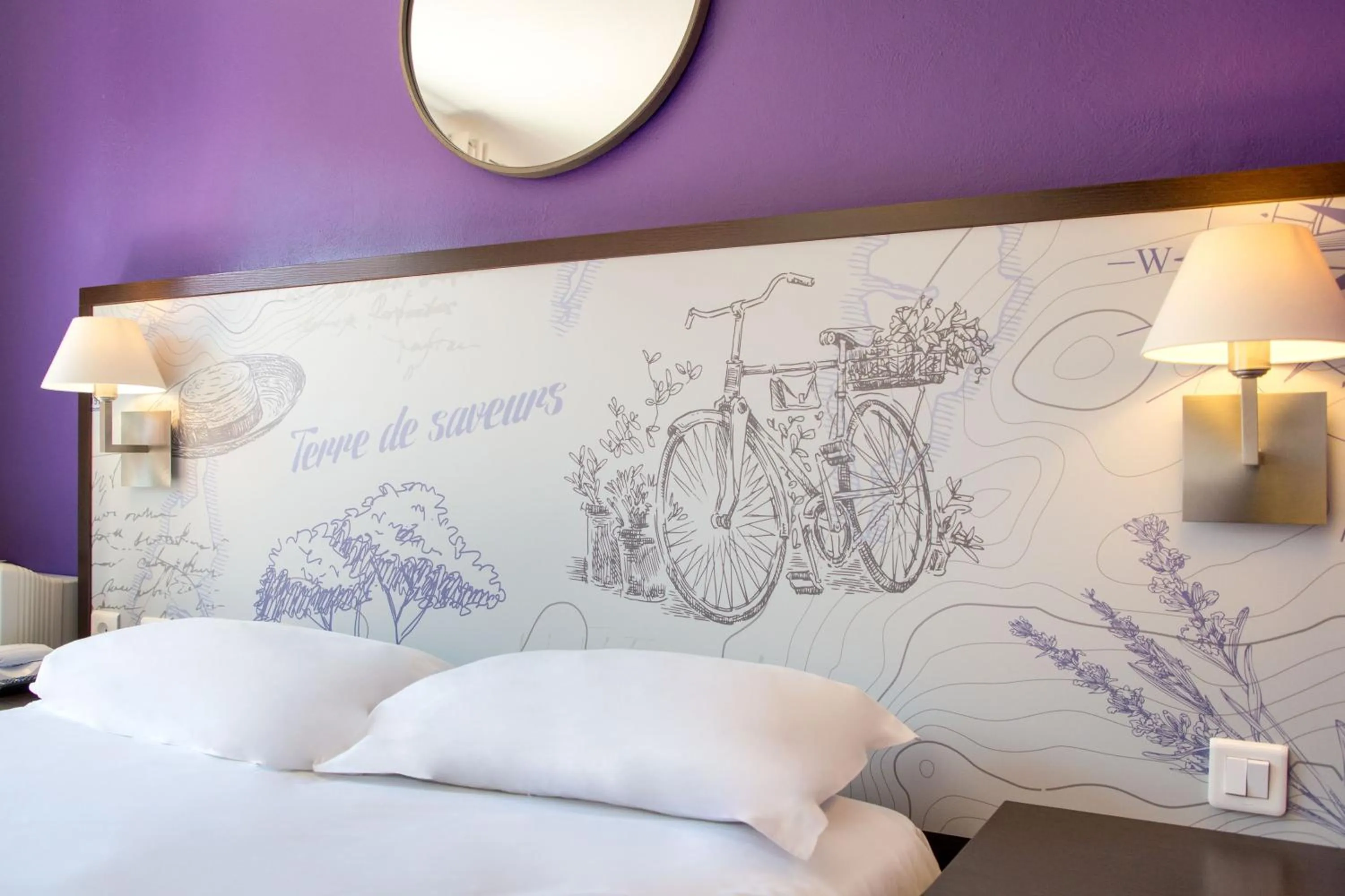 Property building, Bed in Les Pins Blancs en Provence