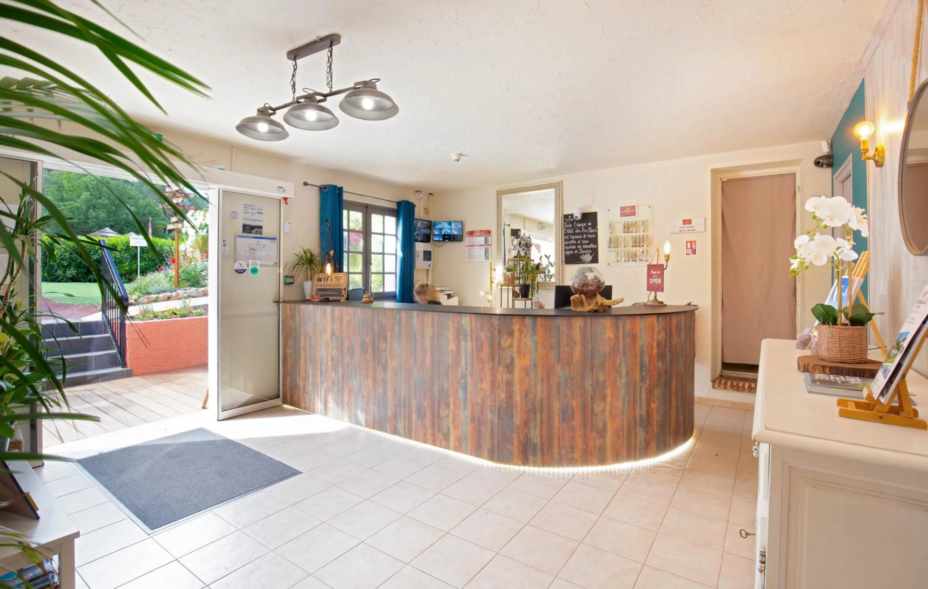 Les Pins Blancs en Provence