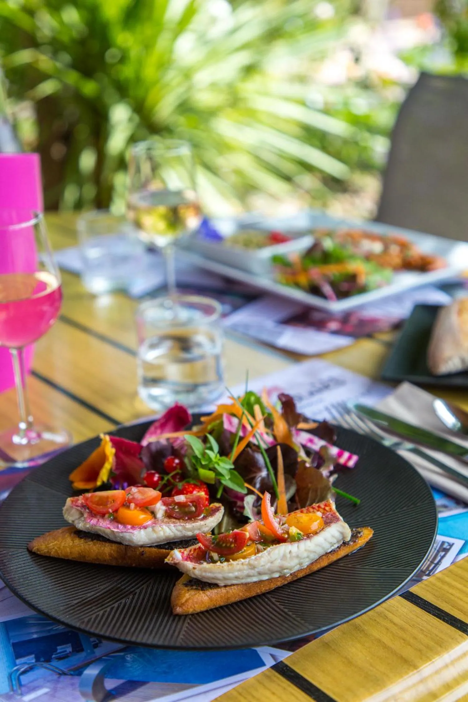 Restaurant/places to eat in Les Pins Blancs en Provence