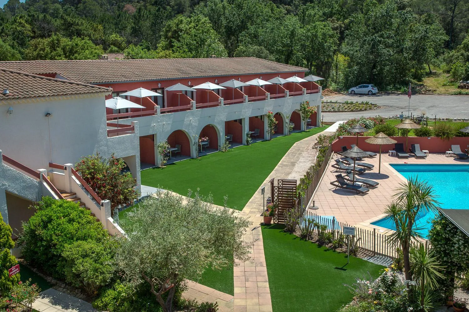 Property building in Les Pins Blancs en Provence