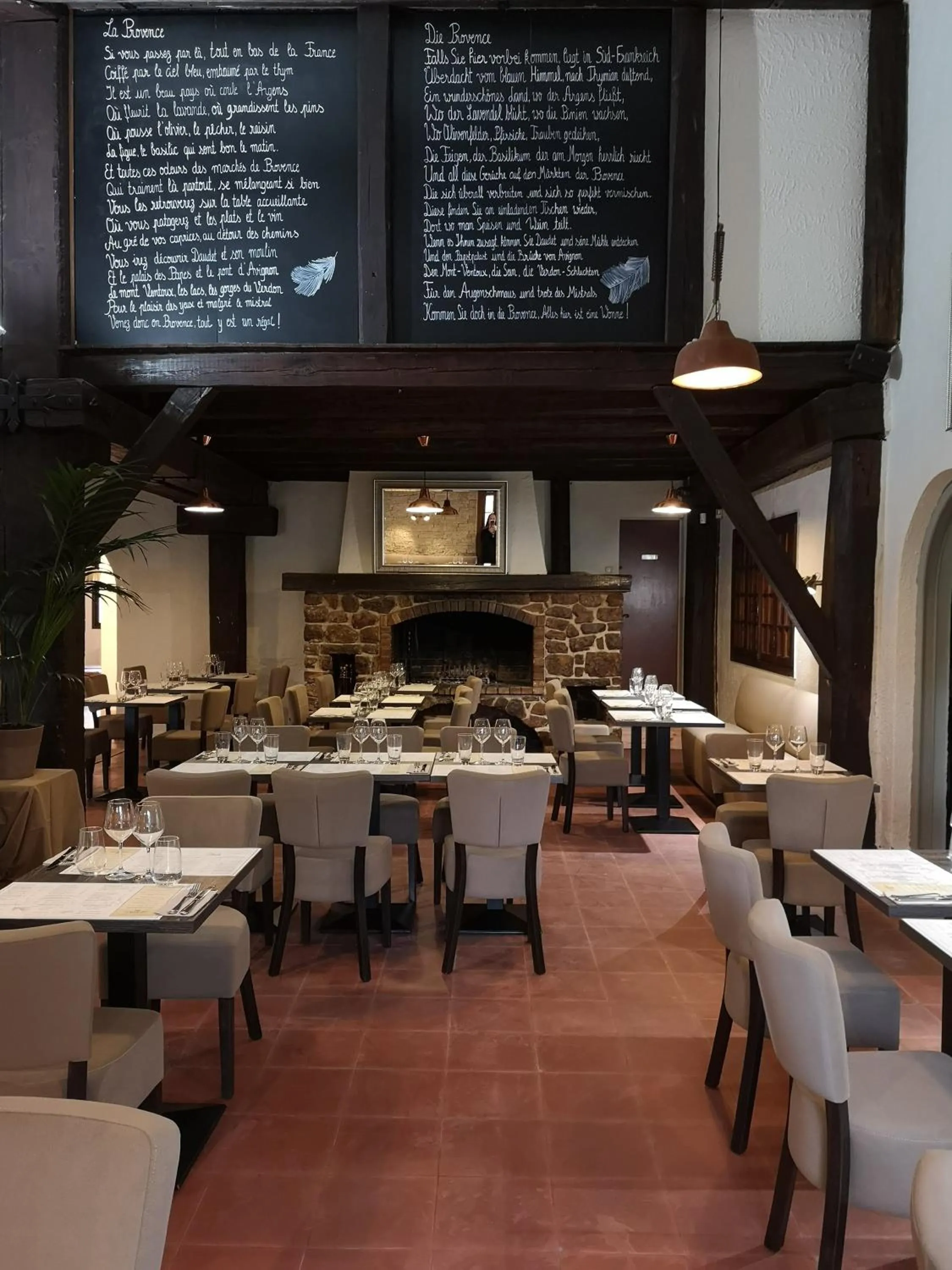 Restaurant/places to eat in Les Pins Blancs en Provence