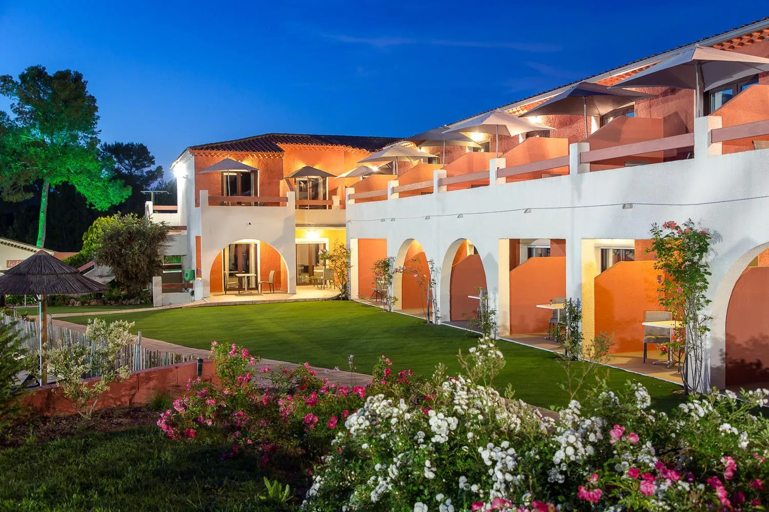 Property building in Les Pins Blancs en Provence