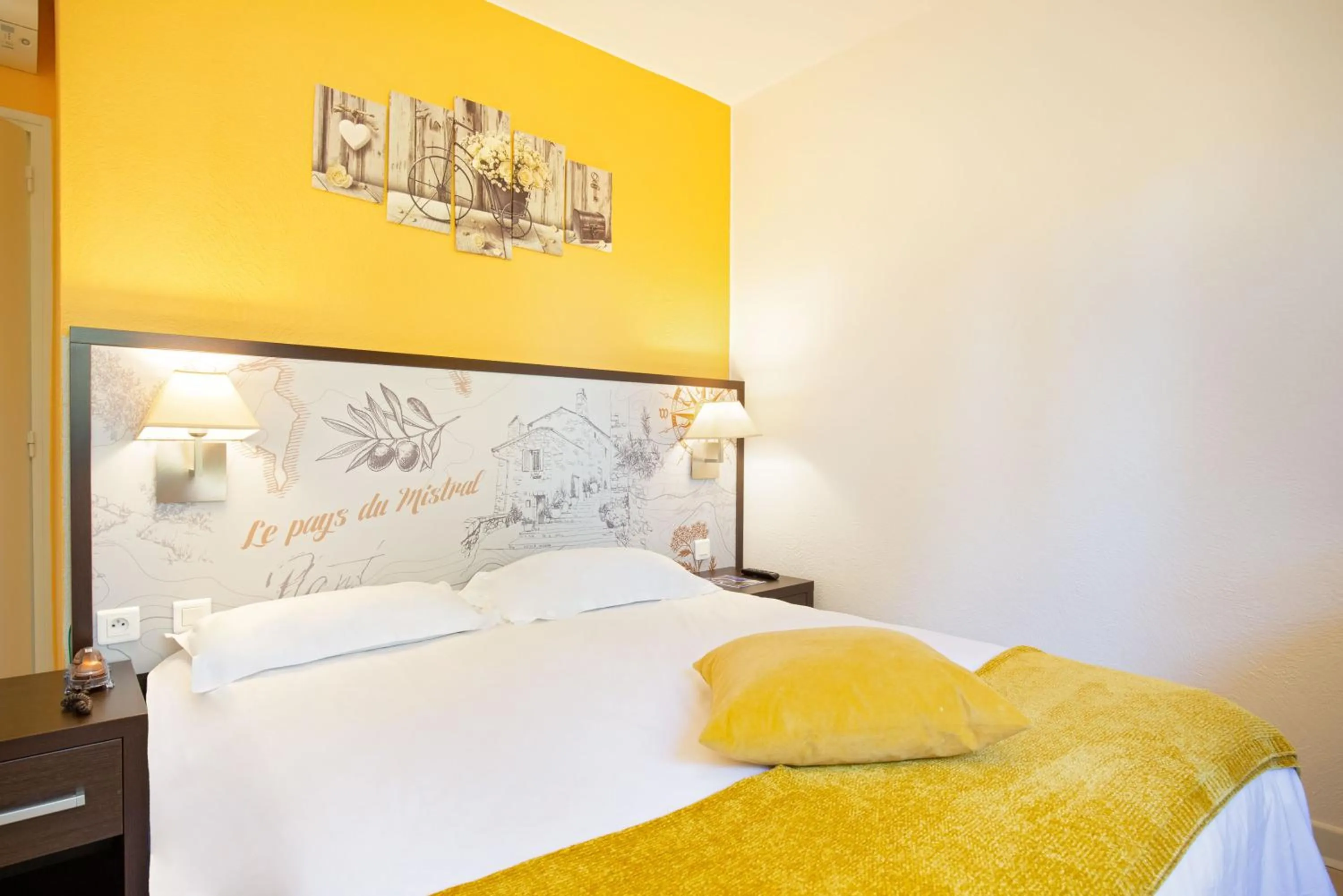 Bed in Les Pins Blancs en Provence