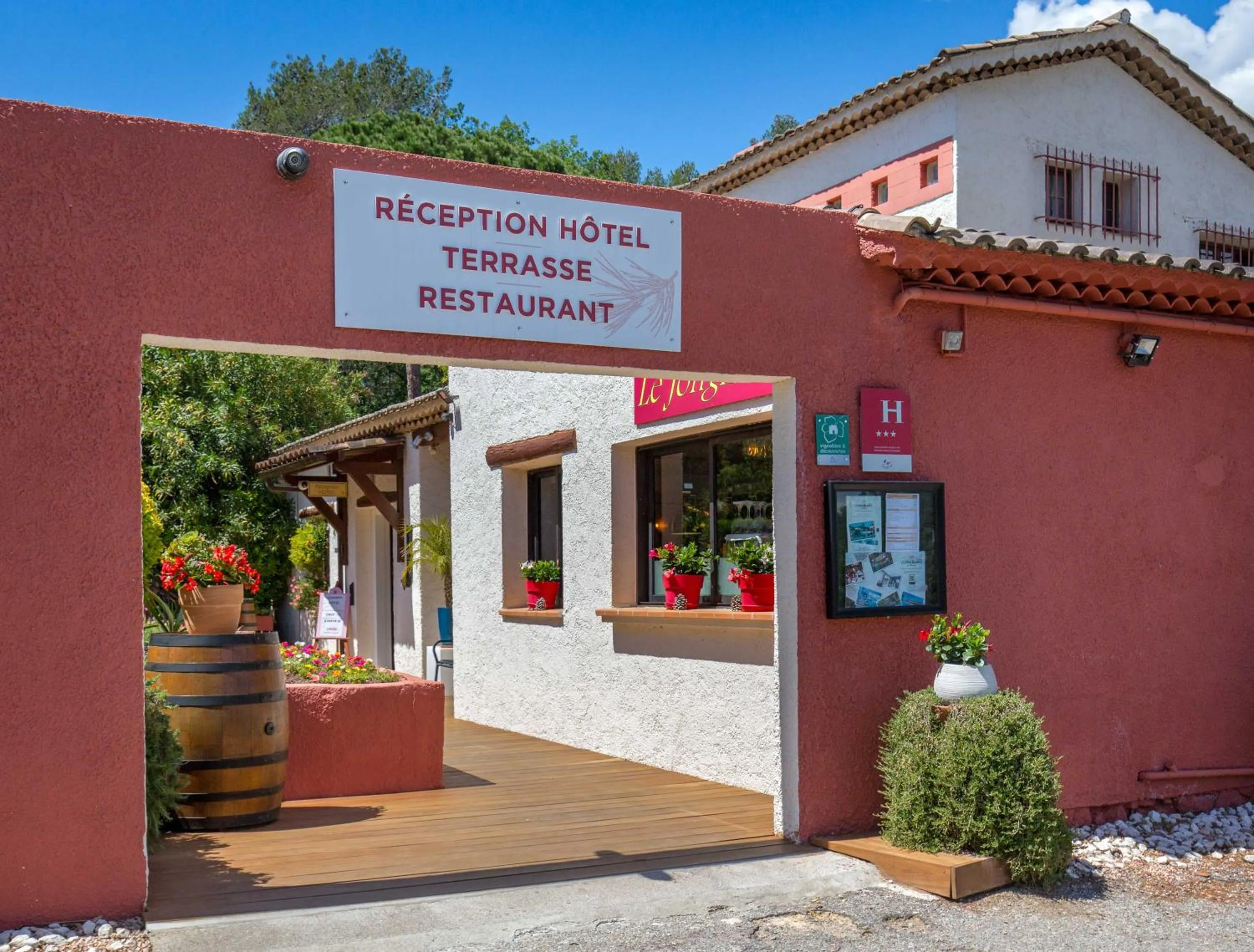 Les Pins Blancs en Provence