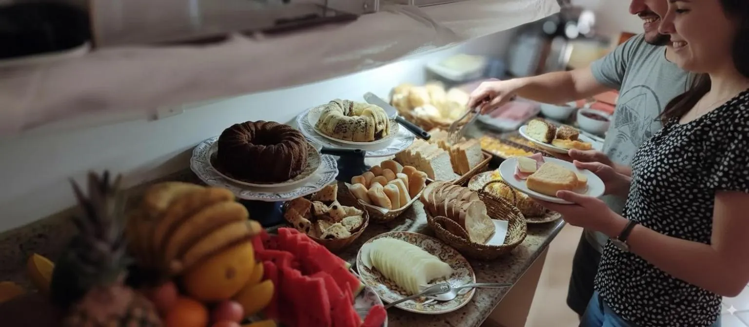 Buffet breakfast in Hotel Pousada Iracemar - Piscina Aquecida