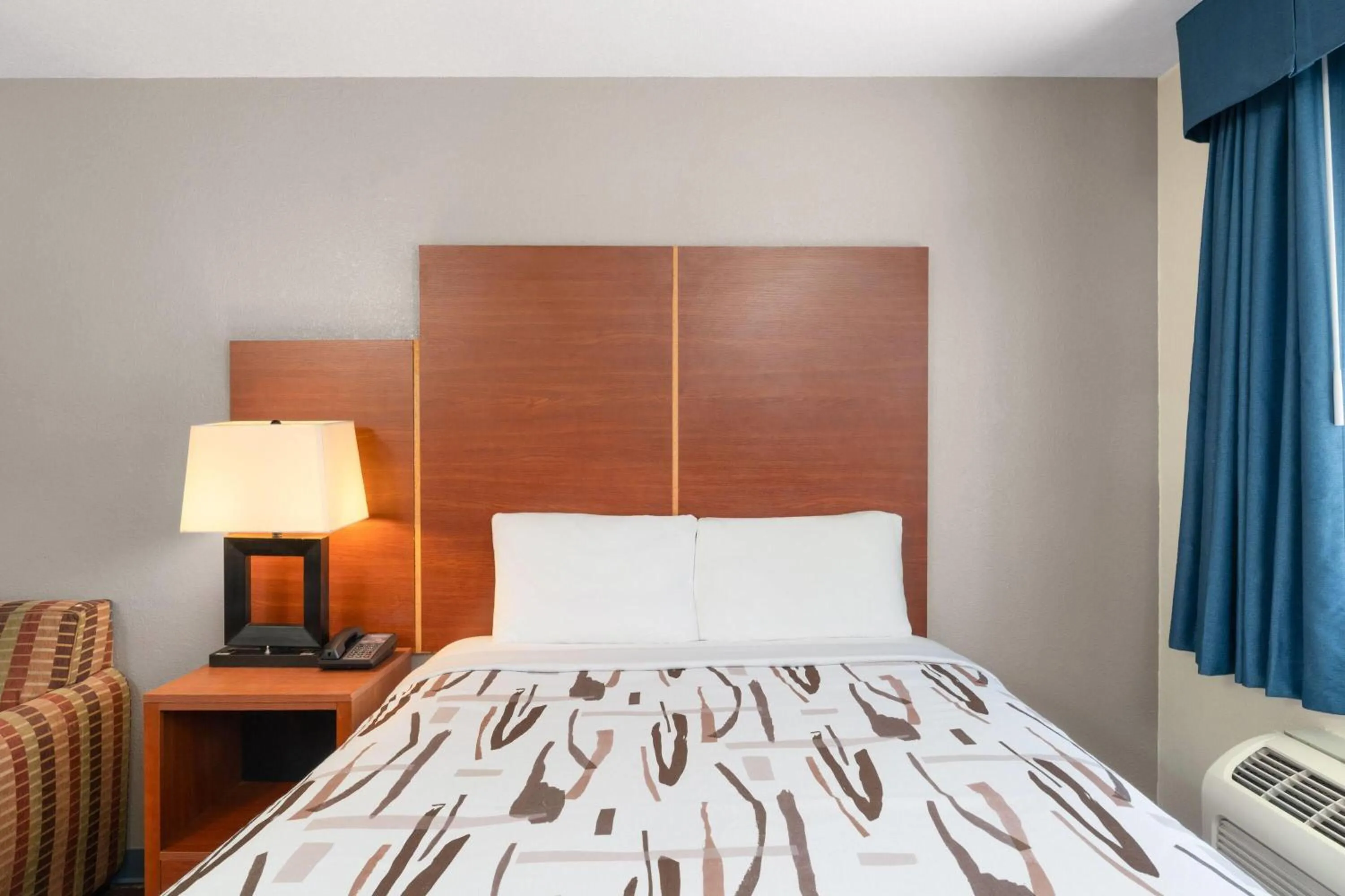 Photo of the whole room, Bed in Travelodge by Wyndham Albuquerque West