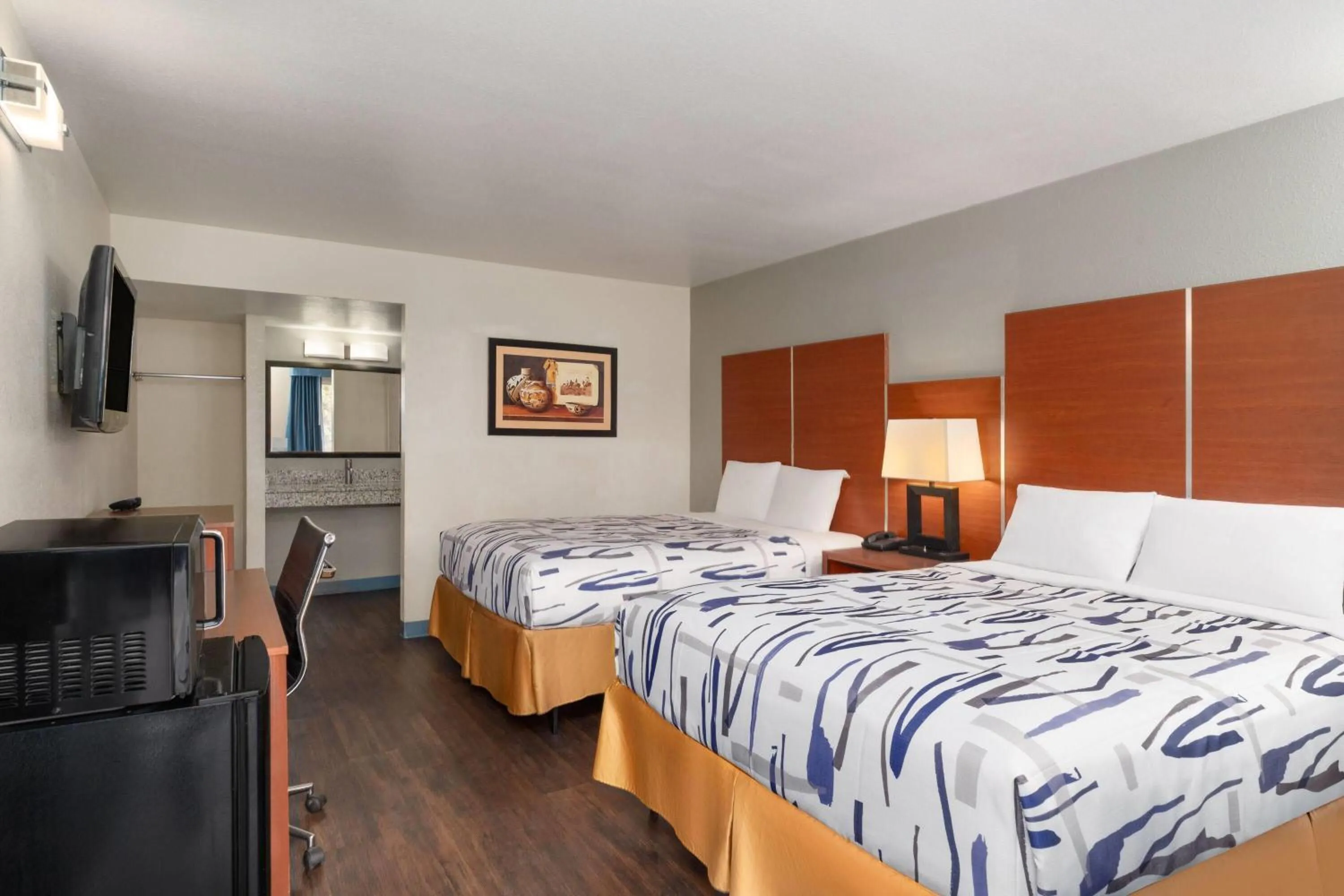 Photo of the whole room, Bed in Travelodge by Wyndham Albuquerque West