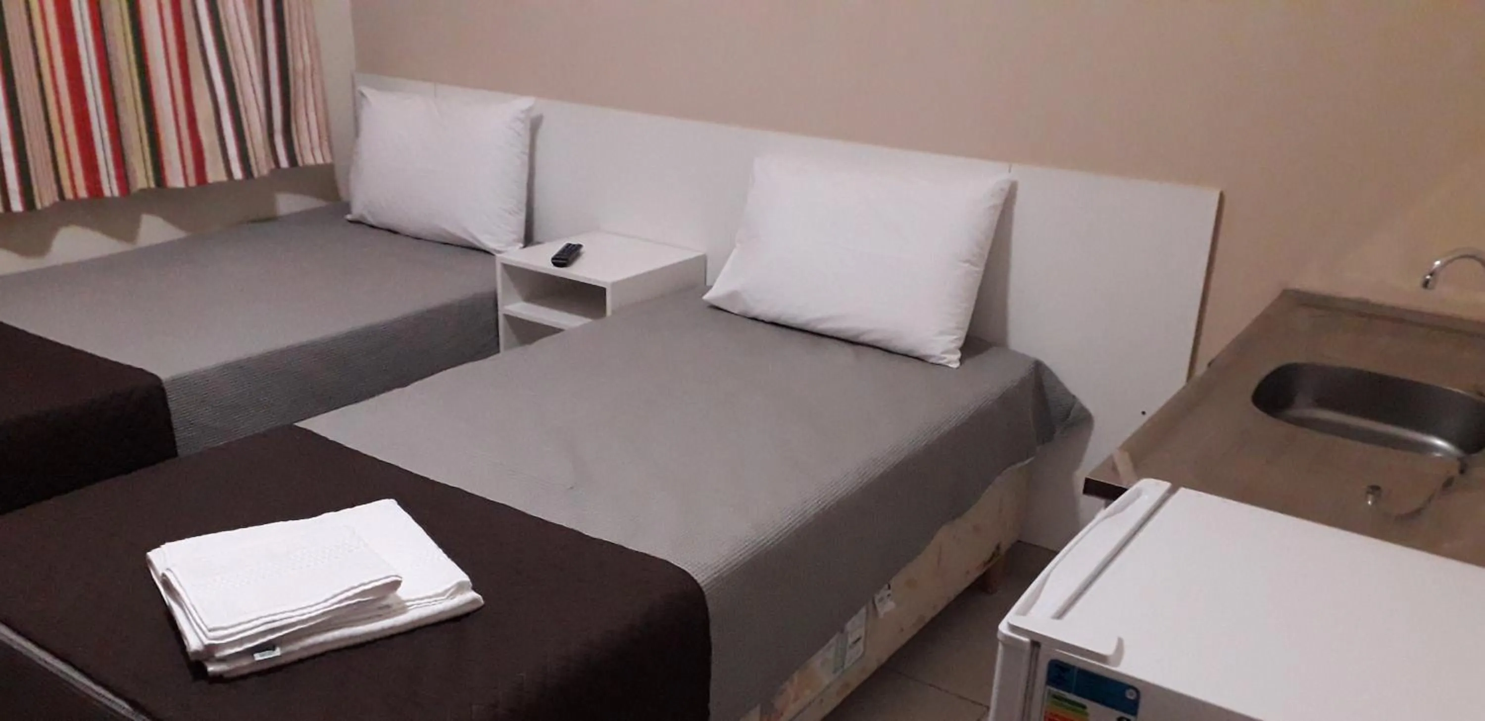 Twin Room with Private Bathroom in BH EXPO SUITES & KITNETES