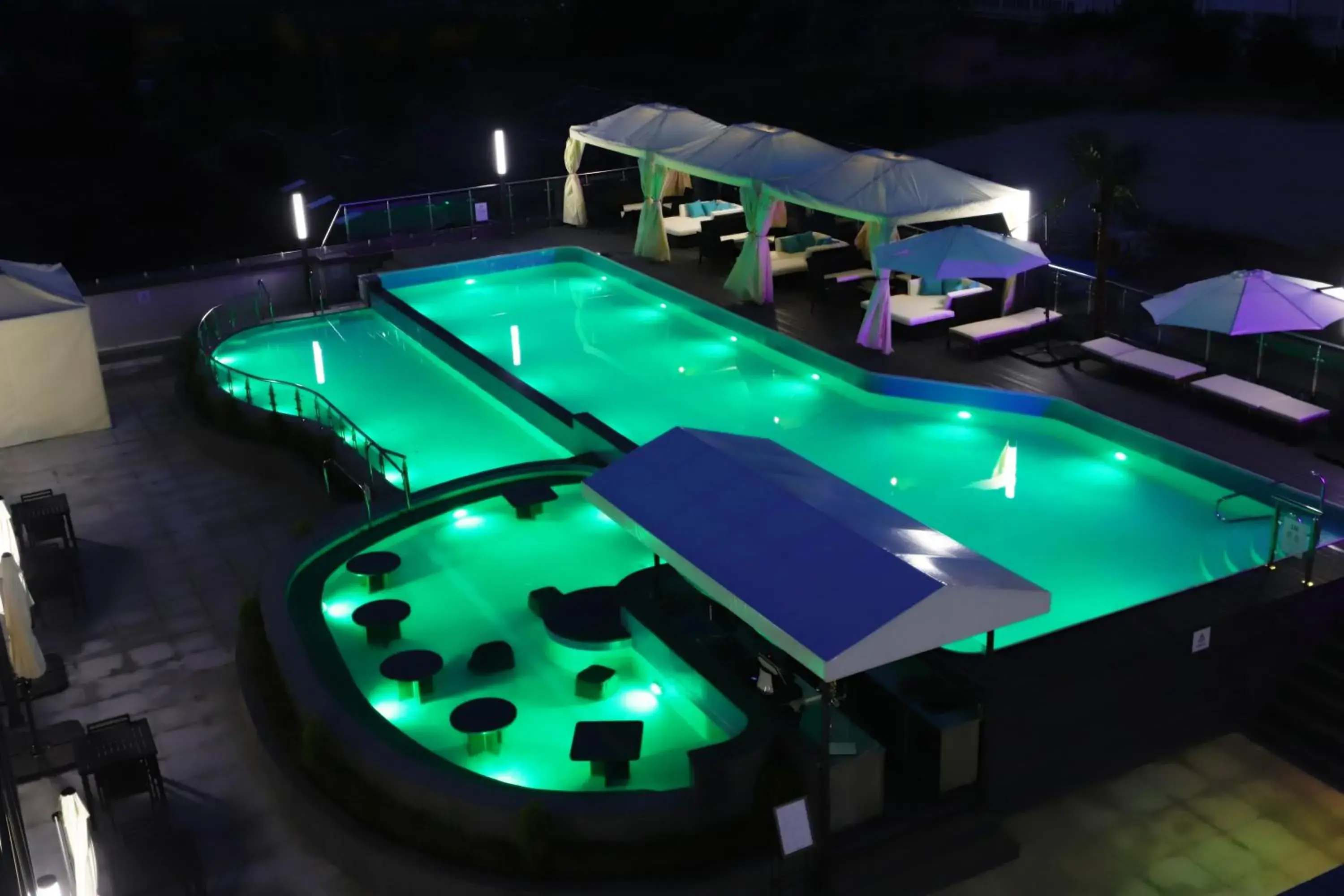 Swimming pool in WesternLife Hotel Swimming pool in WesternLife Hotel